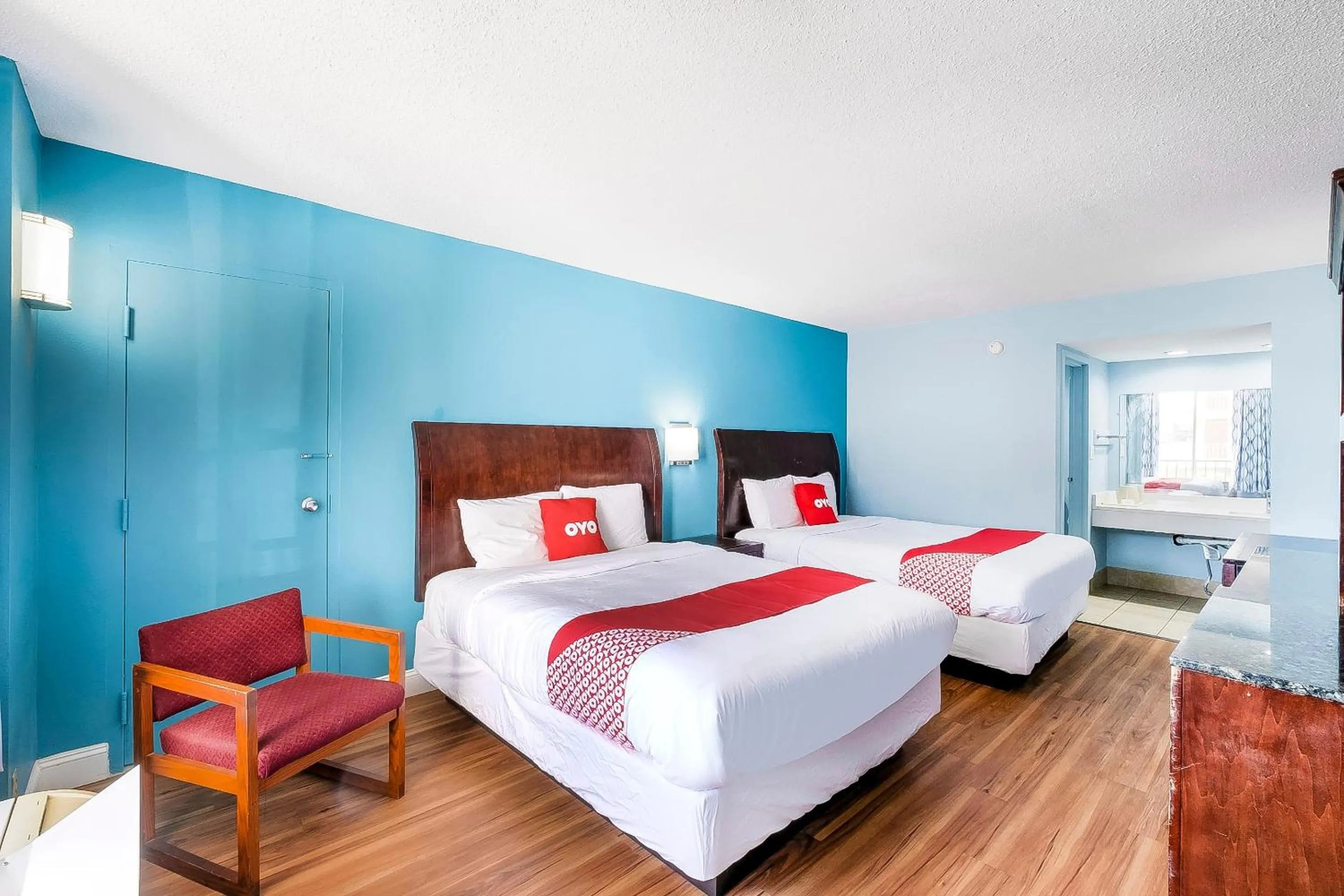 Queen Room with Two Queen Beds in OYO Hotel Cleveland, TN