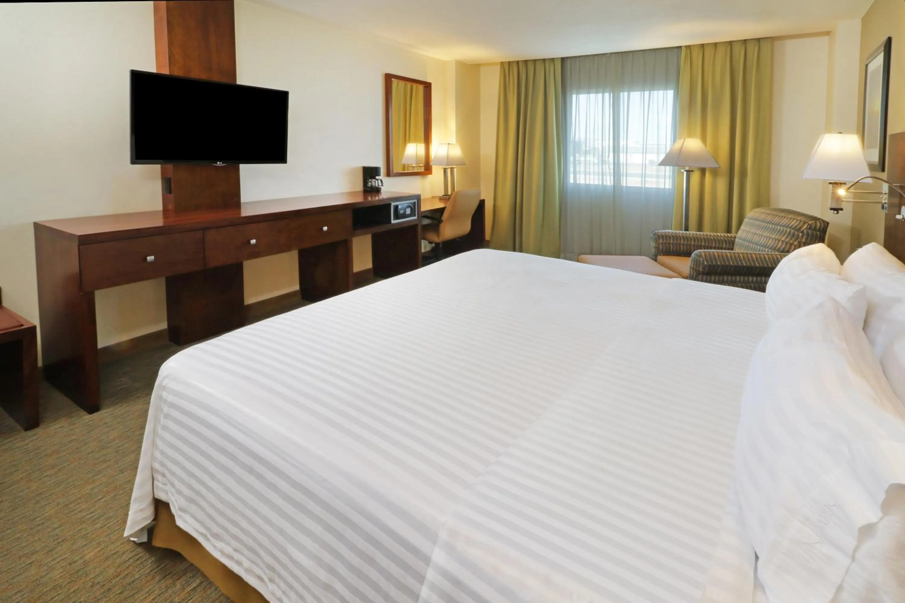 Standard Room in Holiday Inn Hotel & Suites Hermosillo Aeropuerto by IHG