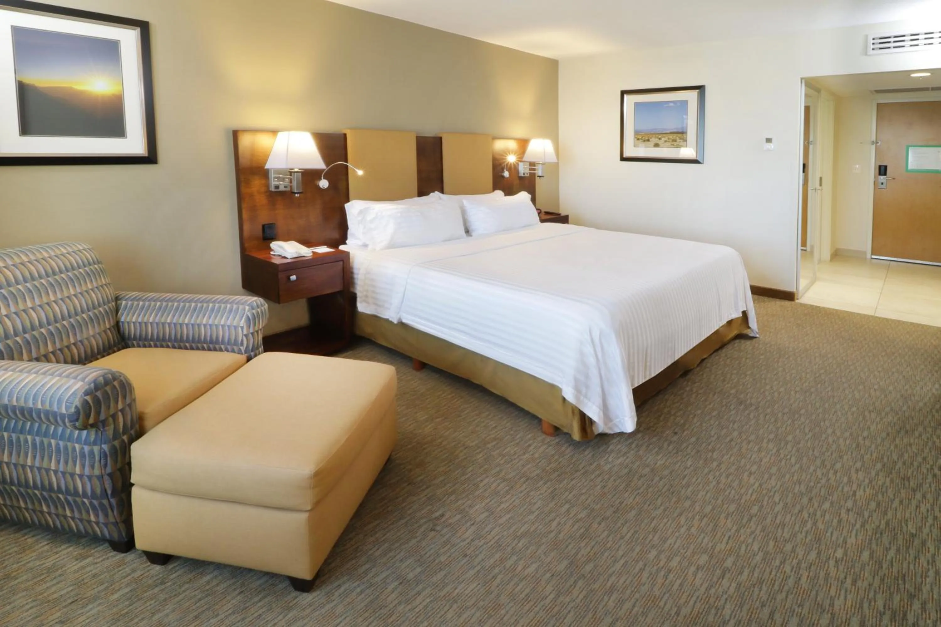 Standard King Room in Holiday Inn Hotel & Suites Hermosillo Aeropuerto by IHG