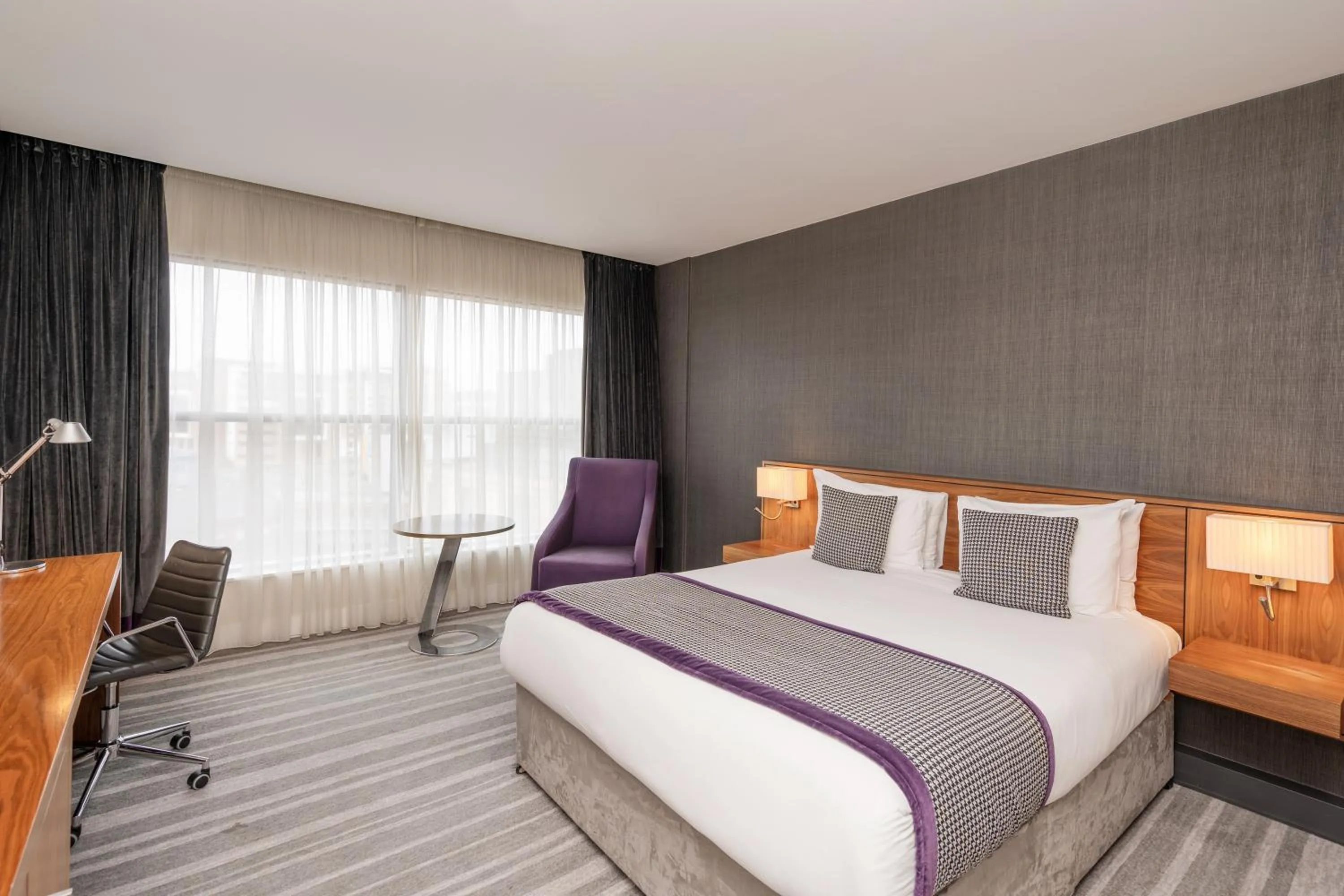 Standard Queen Room - Lounge Access in Crowne Plaza Newcastle - Stephenson Quarter by IHG