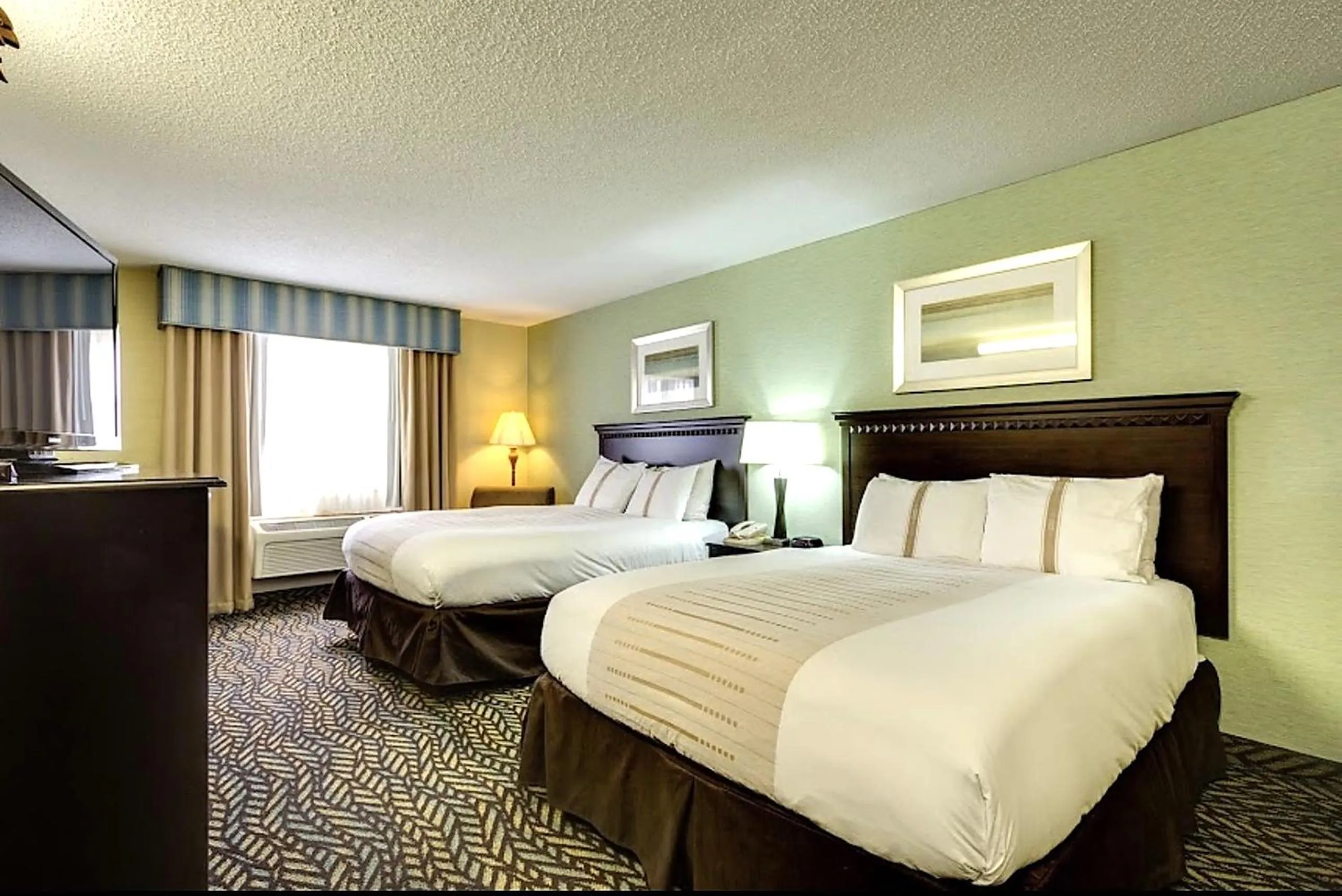 2 Full Beds Non-Smoking in Fireside Inn and Suites