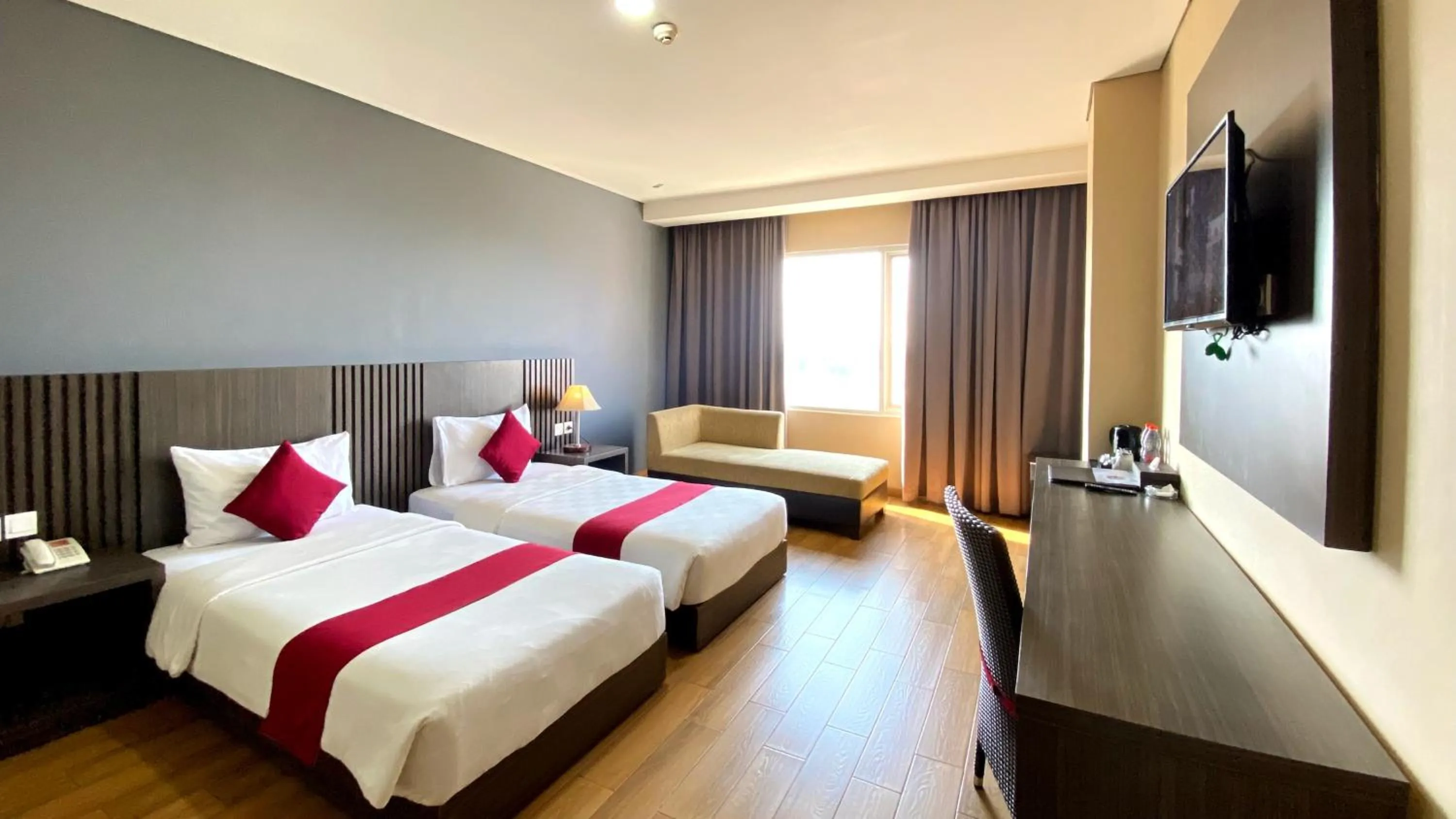 Deluxe Twin Room in Merapi Merbabu Hotels Bekasi