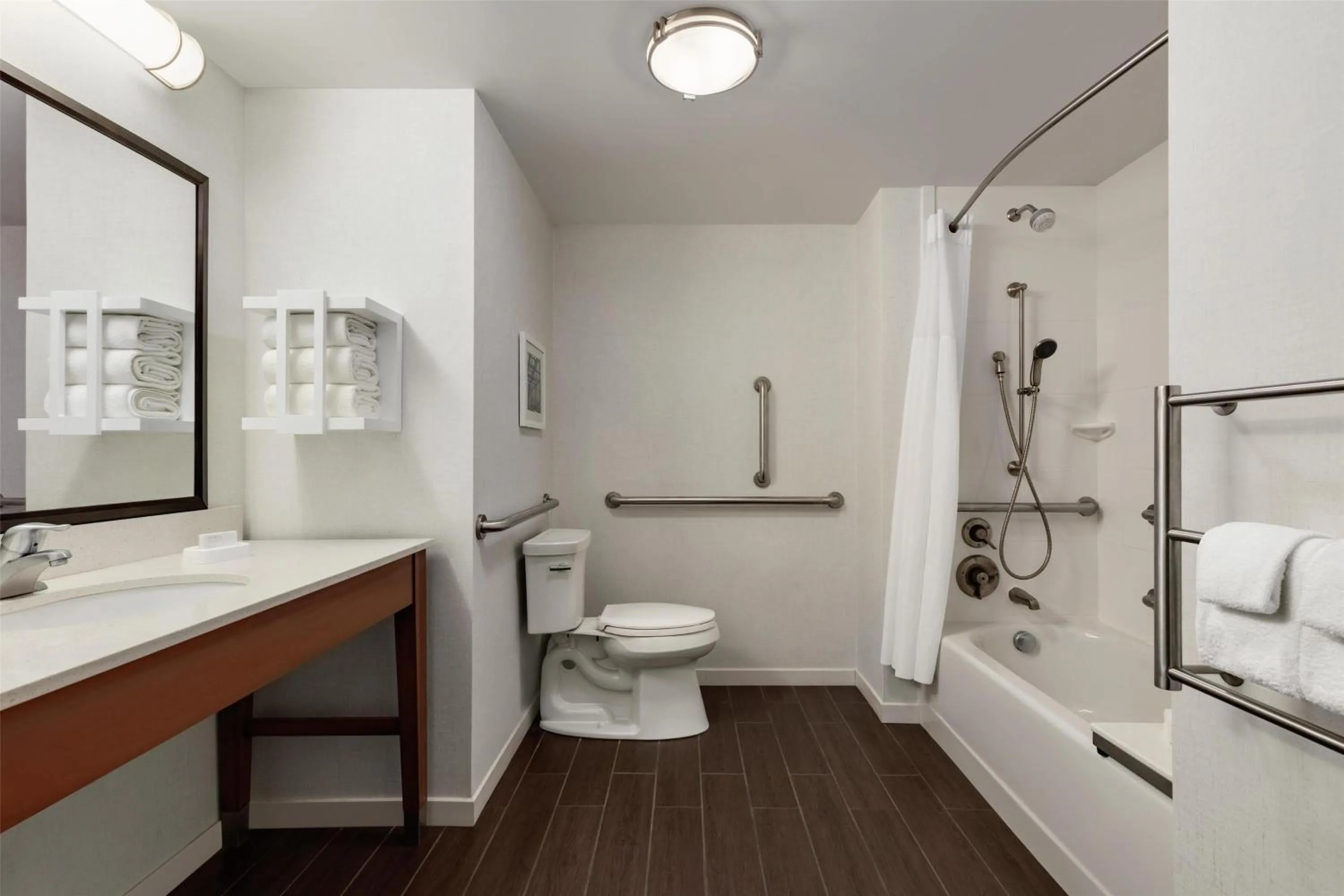 King Room - Mobility Access/Non-Smoking in Hampton Inn & Suites - Pittsburgh/Harmarville, PA