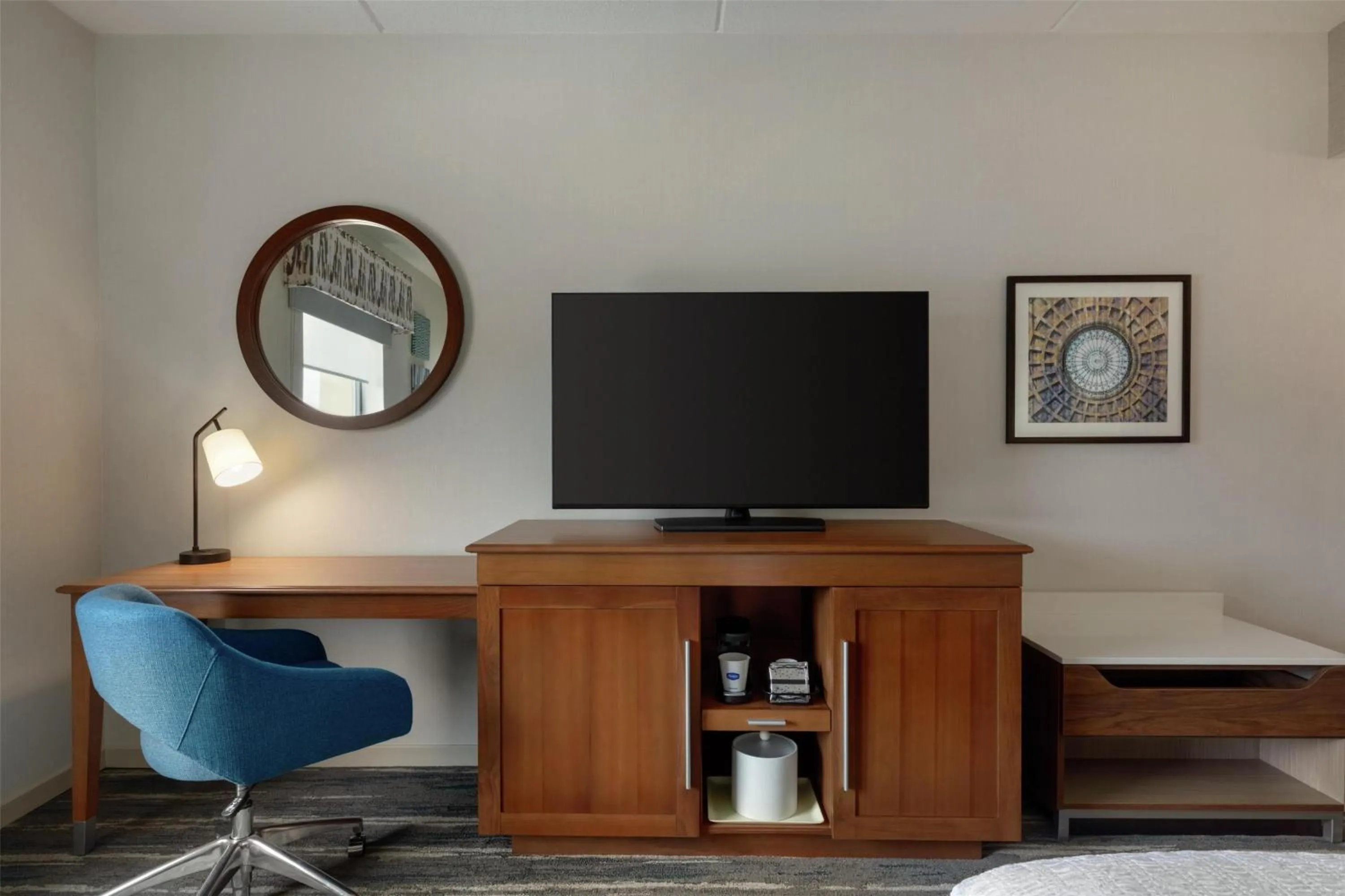 King Room - Non-Smoking in Hampton Inn & Suites - Pittsburgh/Harmarville, PA