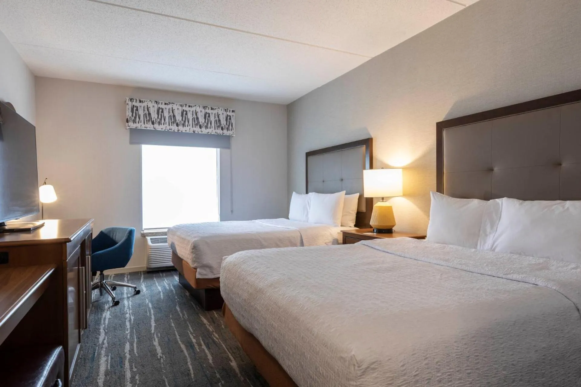 Queen Room with Two Queen Beds - Non-Smoking in Hampton Inn & Suites - Pittsburgh/Harmarville, PA