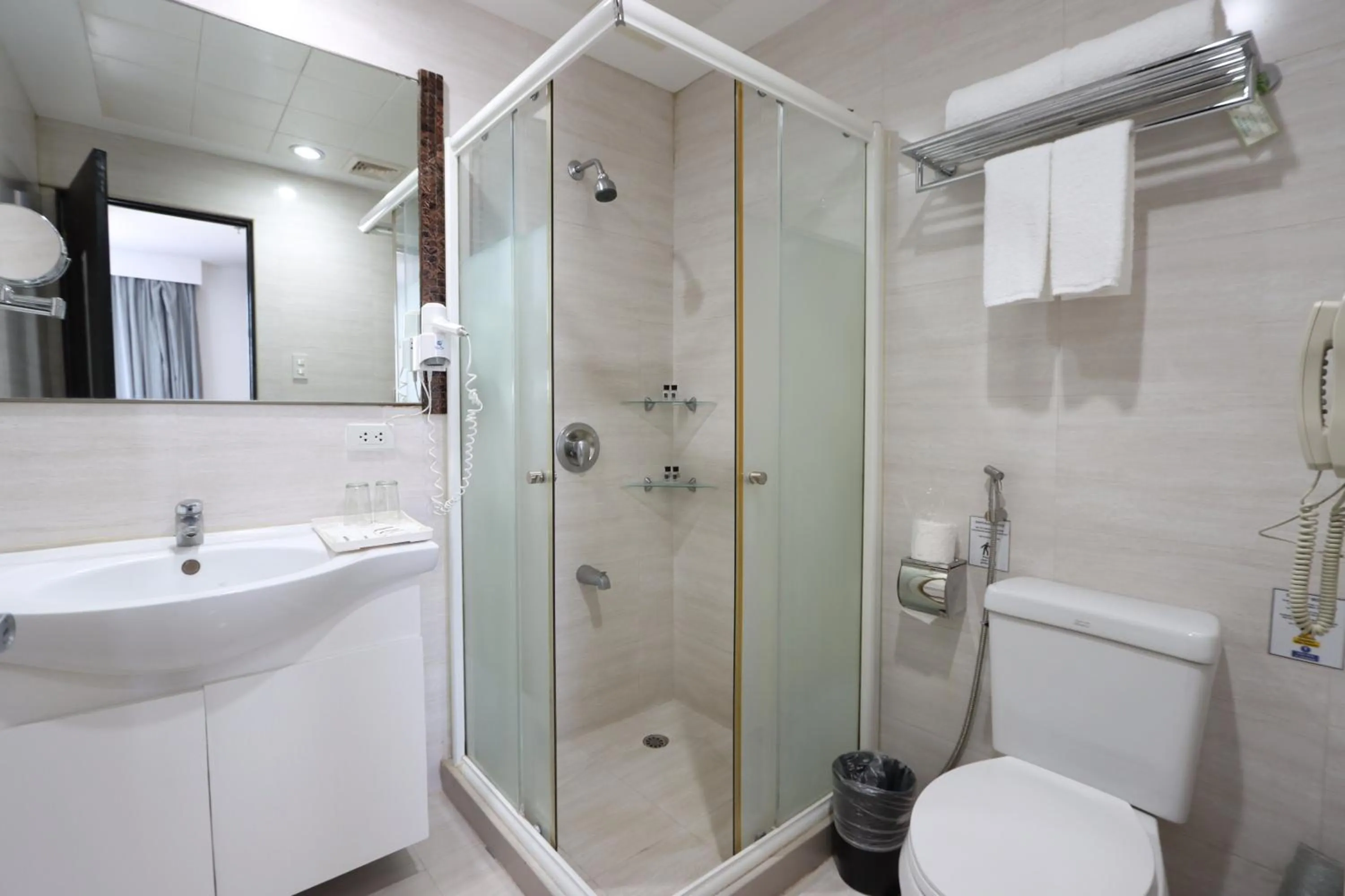 Deluxe Queen Room in Paseo Premiere Hotel