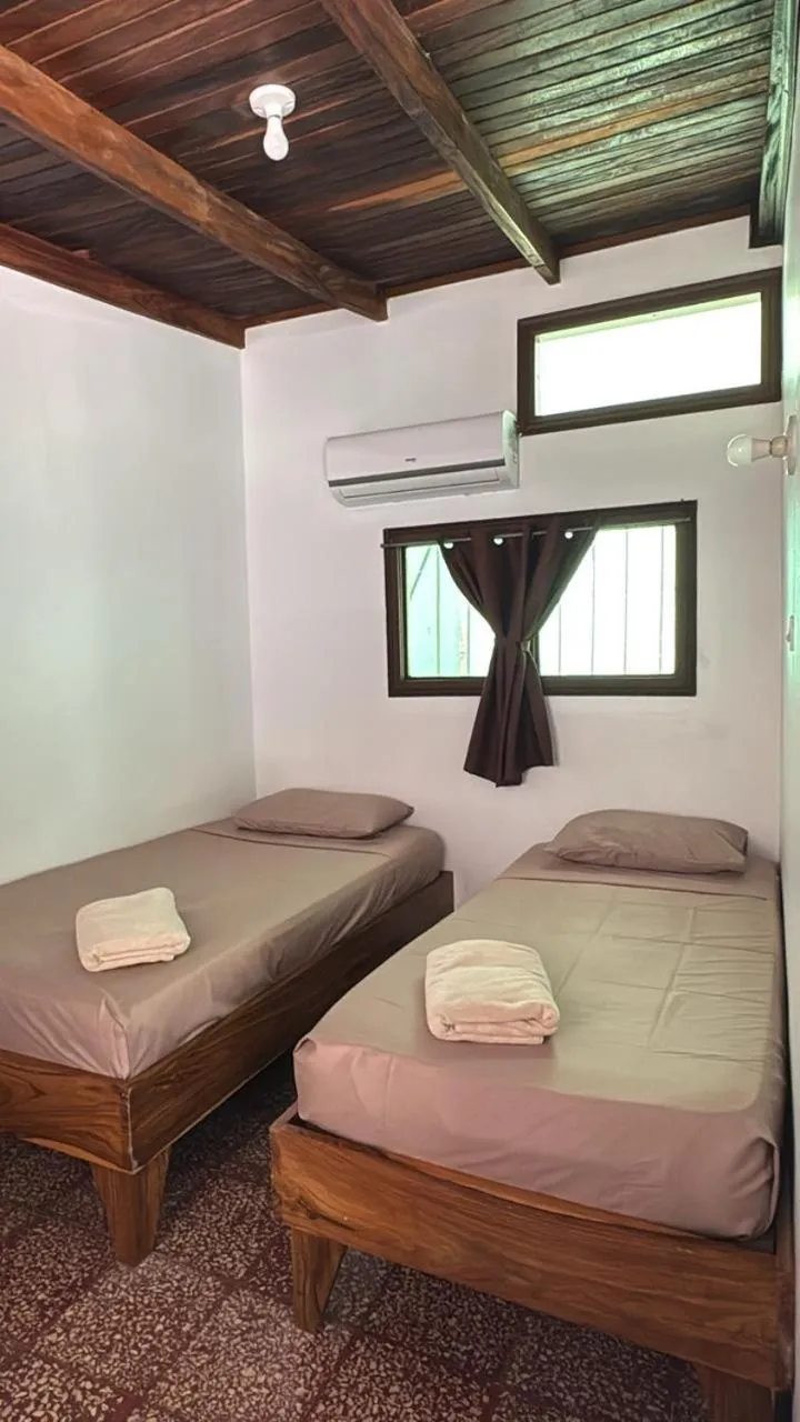 Twin Room - single occupancy in Hotel Marielos Tamarindo