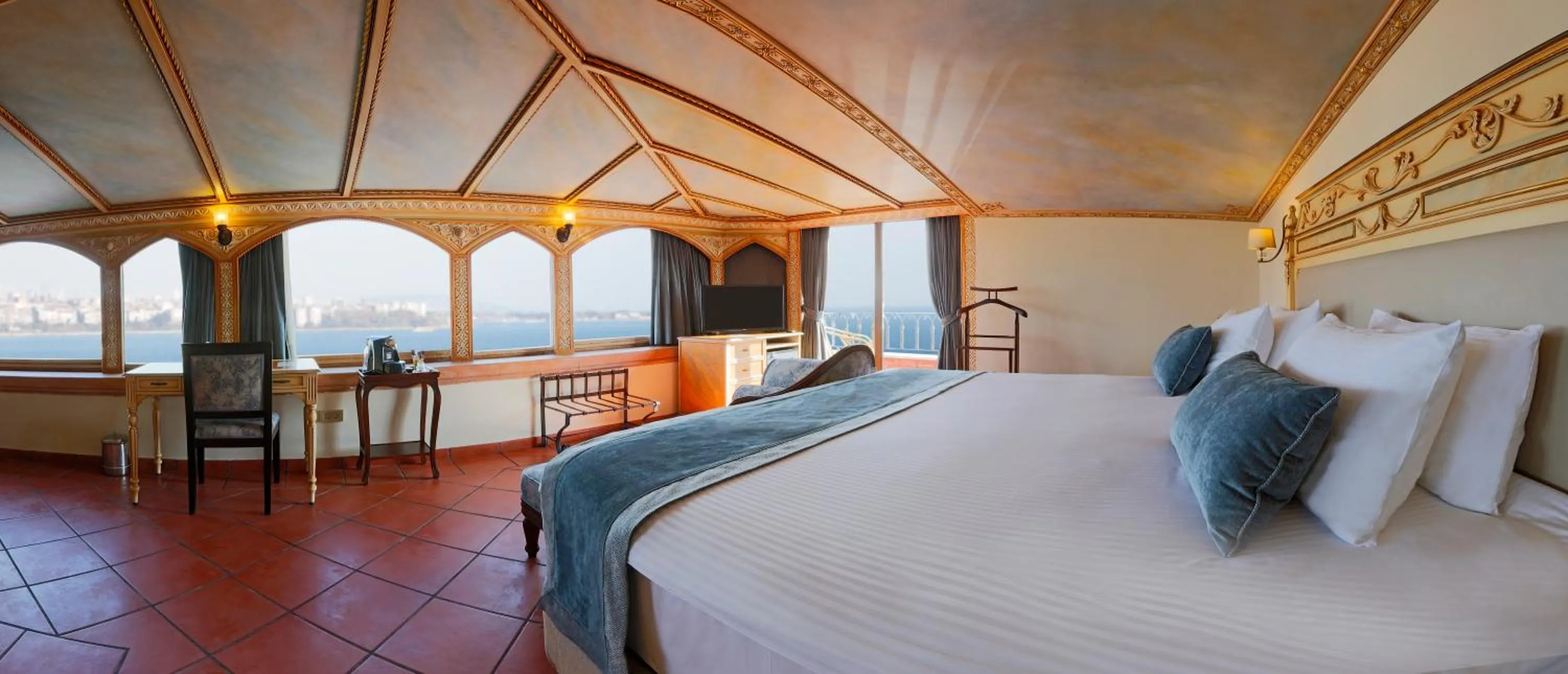 Junior Suite with Sea View in Sultanahmet Palace Hotel