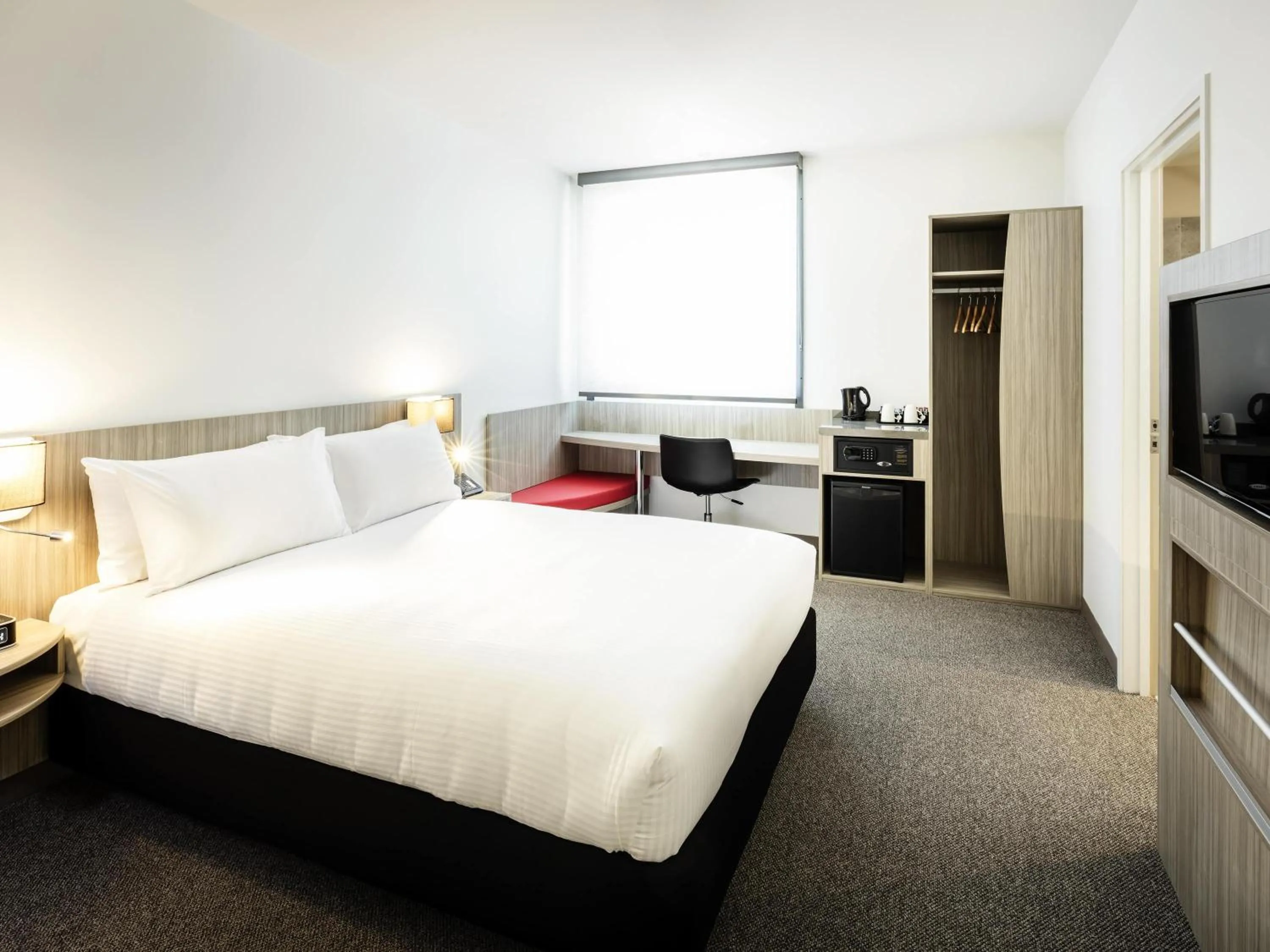 Standard King Room in Ibis Mackay