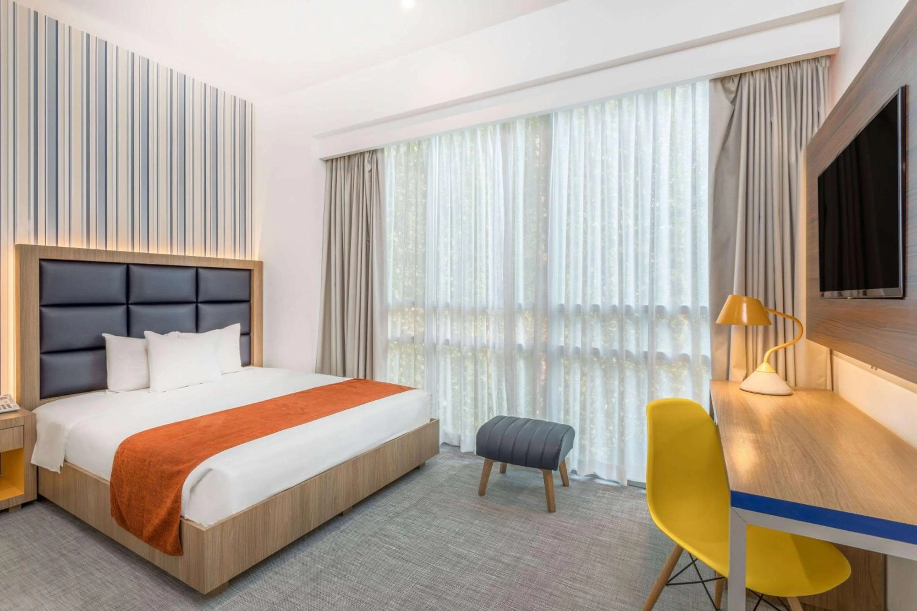 Queen Room - Mobility Access/Non-Smoking in TRYP by Wyndham Mexico City World Trade Center Area