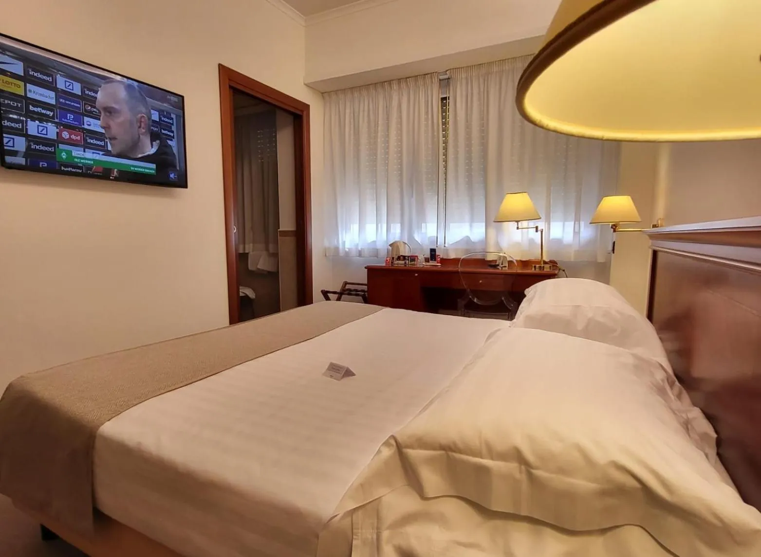 Double Room - Disability Access in Hotel Plaza