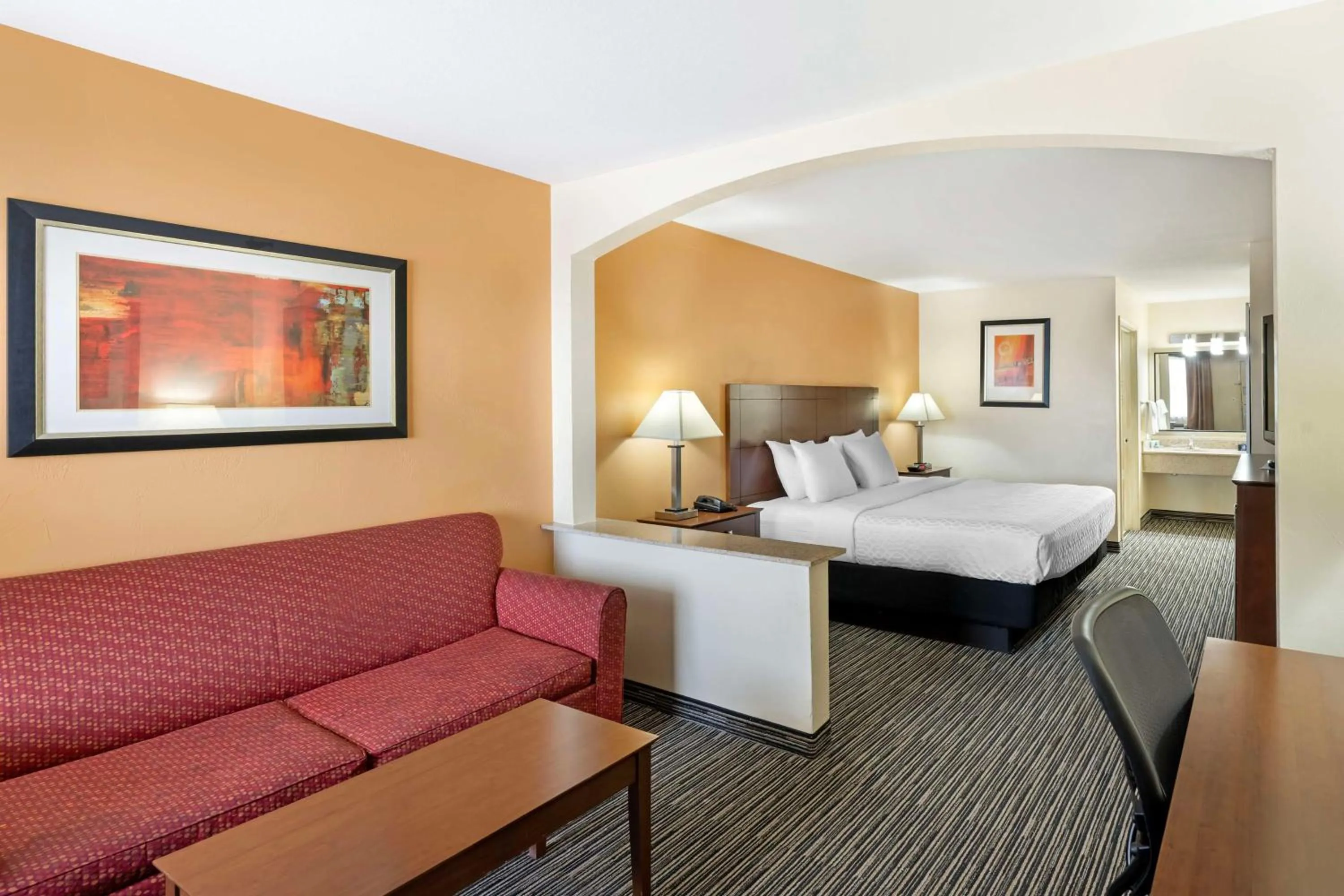 King Suite in Best Western Snyder Inn