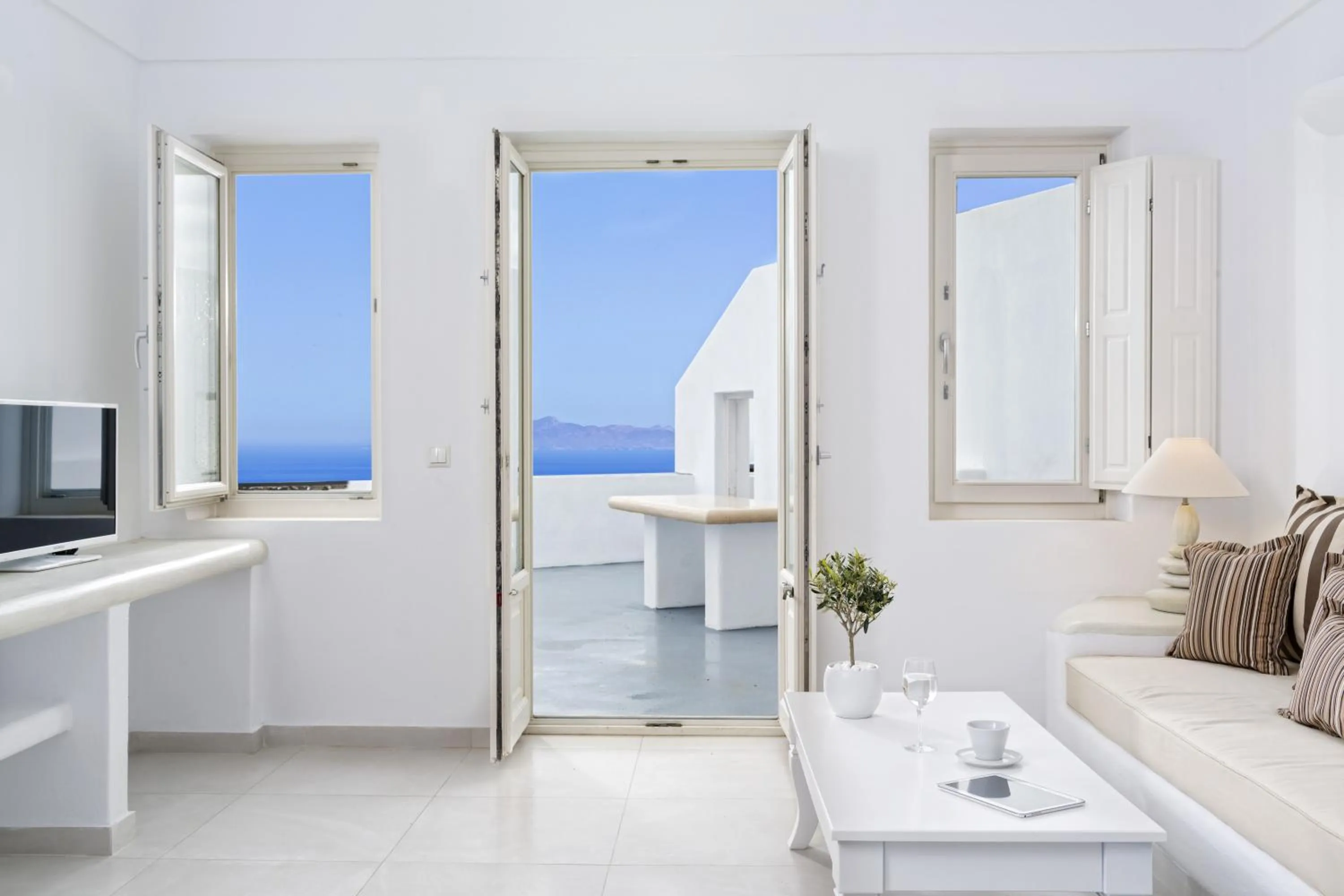 Two-Bedroom Suite with Outdoor Hot Tub and Sea View in Amber Light Villas