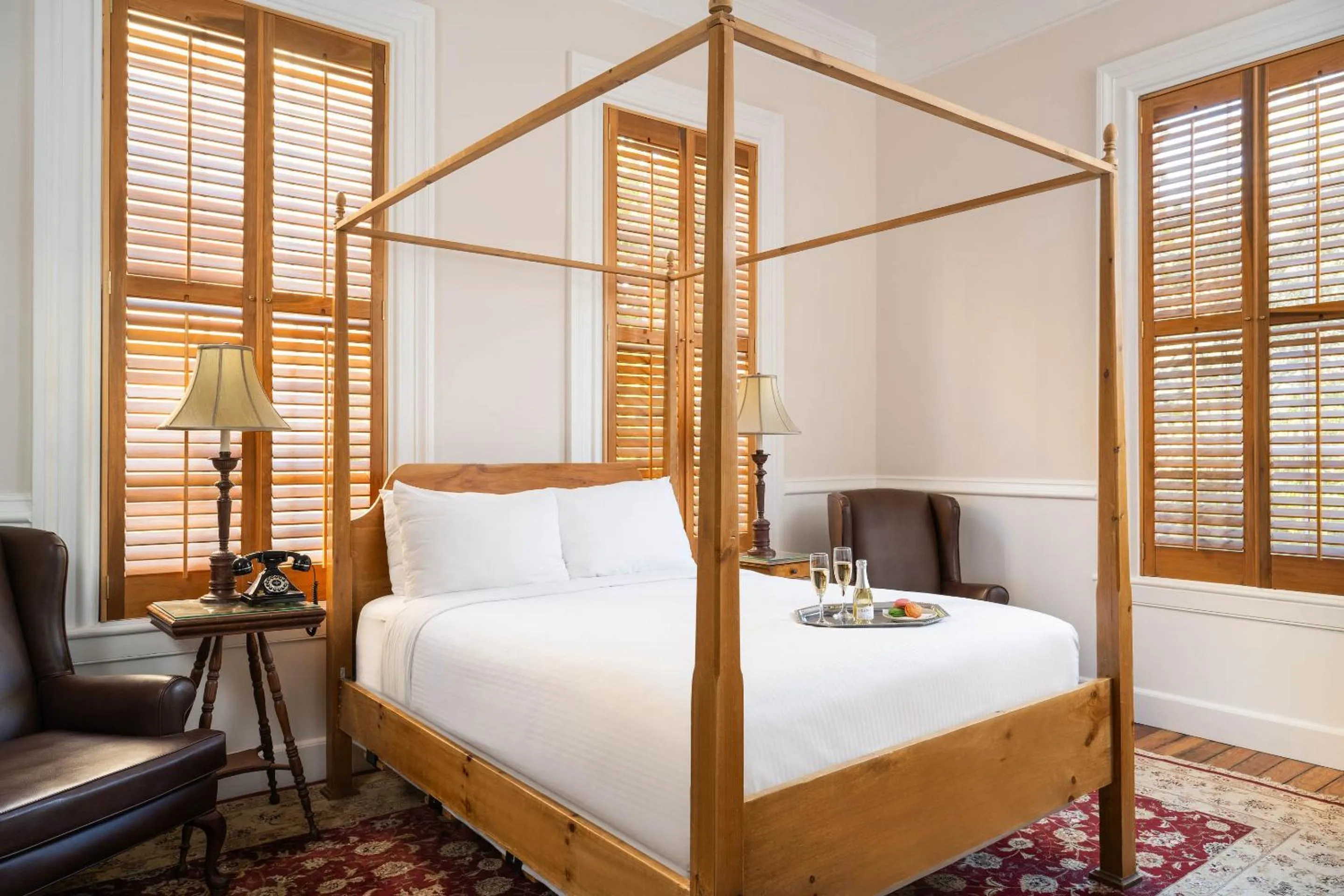 Jasmine House Corner Queen  in The Jasmine House