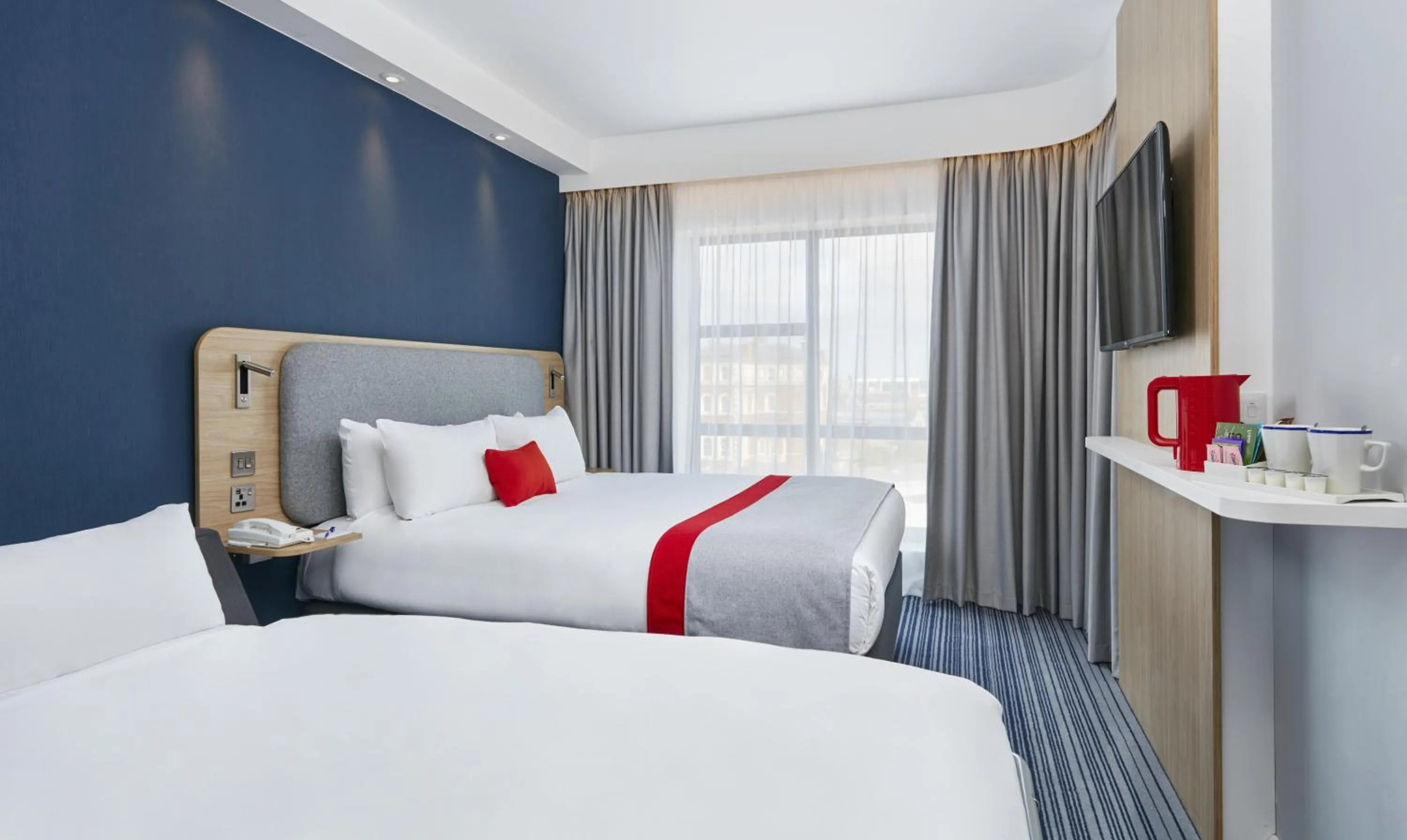 Standard Double Room with Single Sofa Bed and Free Hot Breakfast in Holiday Inn Express Grimsby by IHG