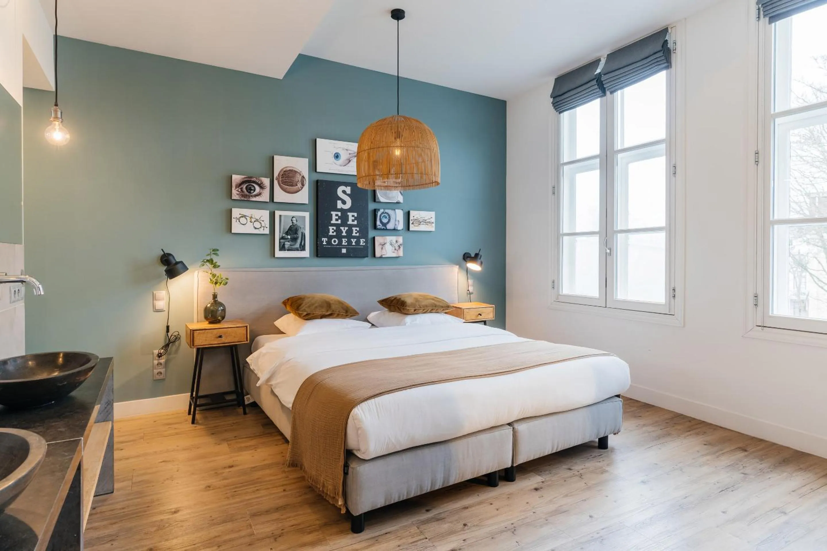 Large Double Room in Eye Hotel