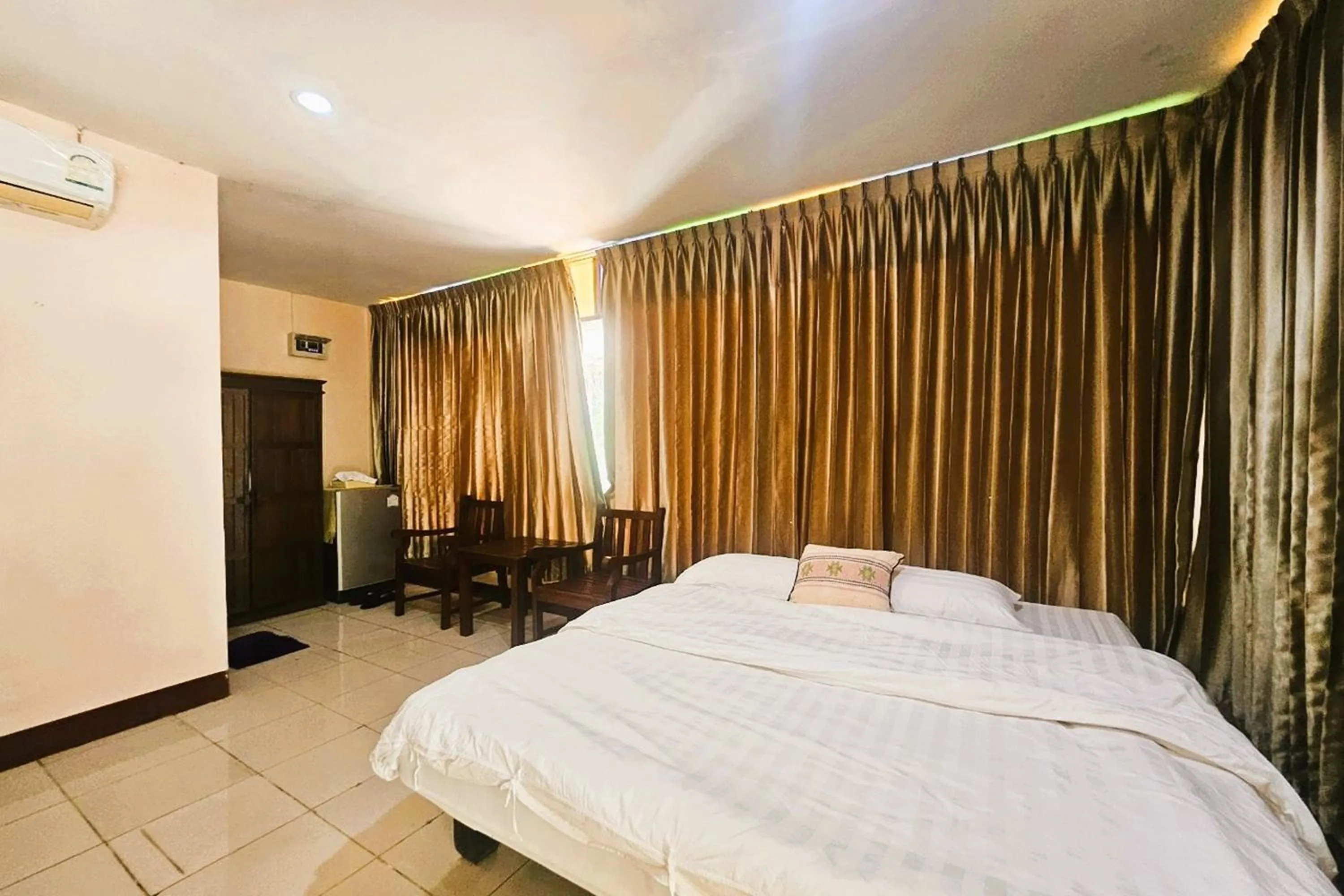 Superior Double Room in Thai Gallery Baantawai