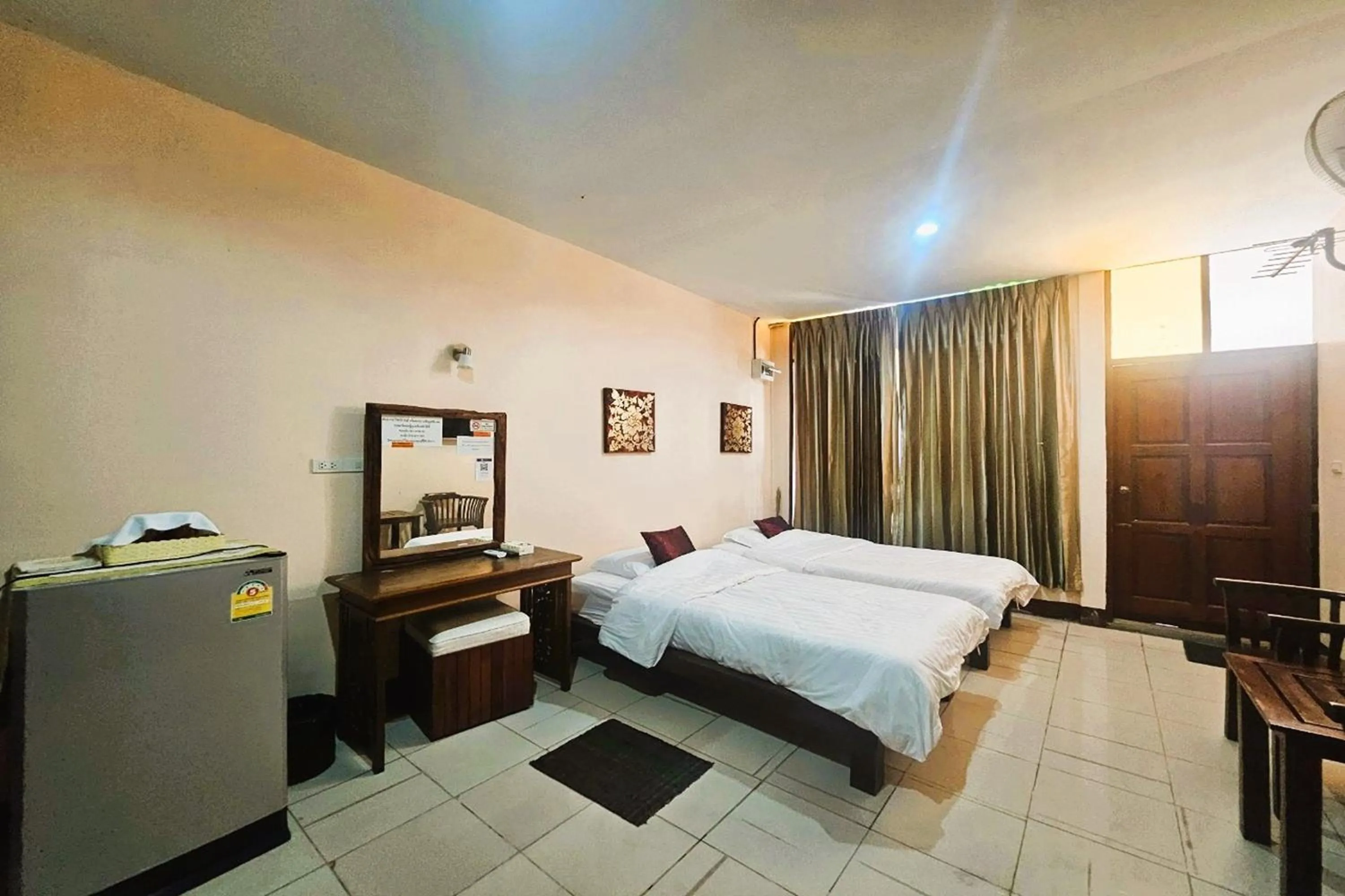 Superior Twin Room in Thai Gallery Baantawai