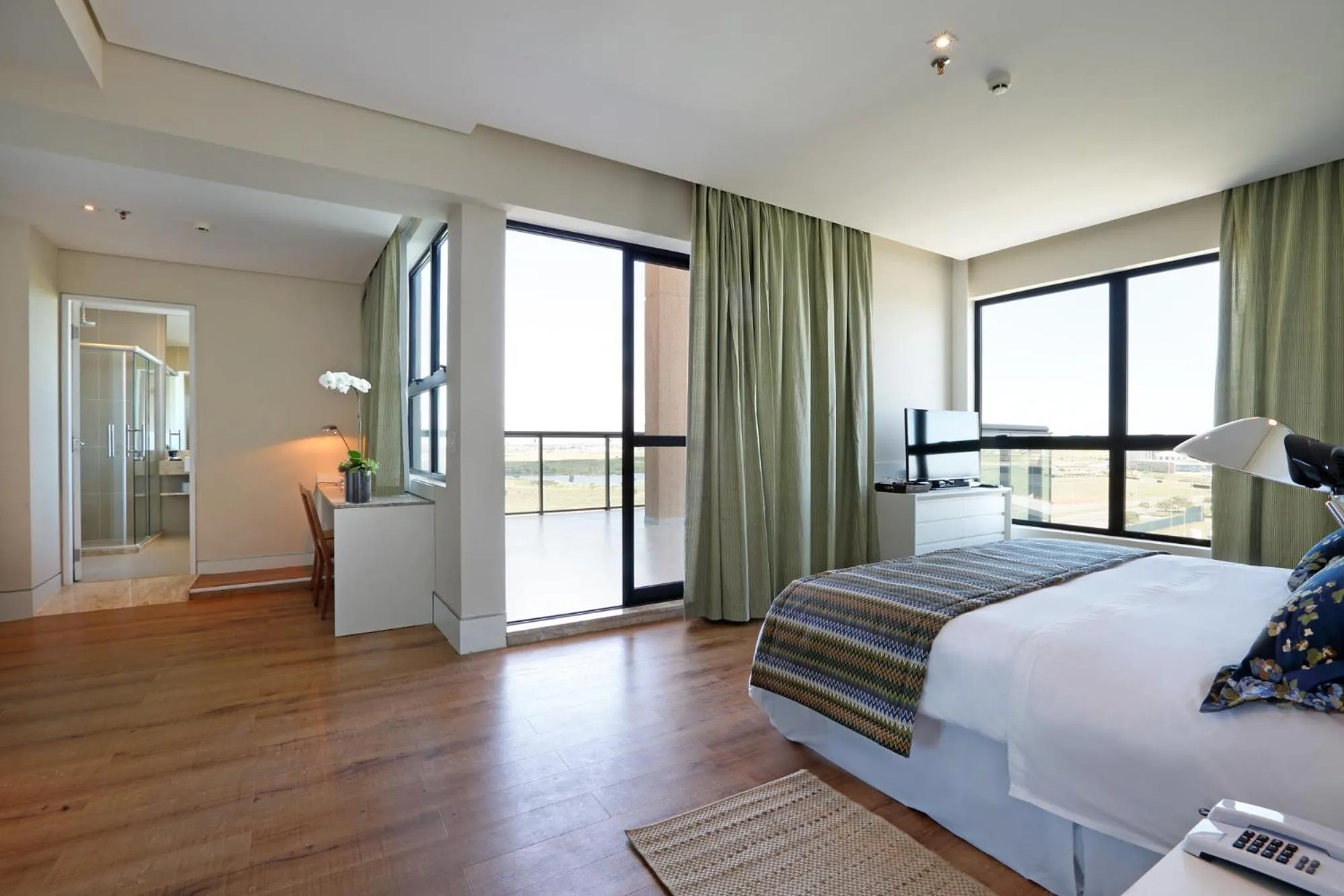 Double Room with Balcony - single occupancy in Vitória Hotel Convention Paulínia