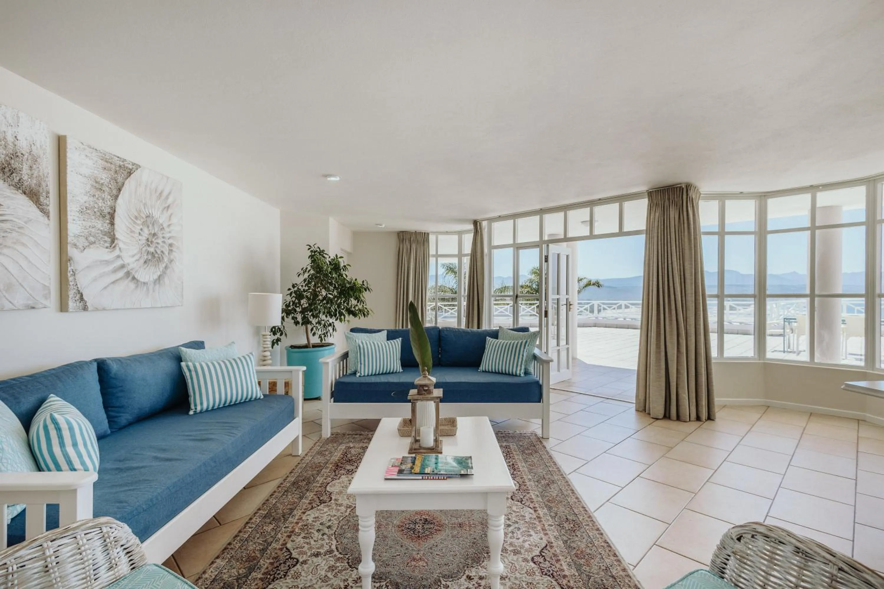 Penthouse Apartment - single occupancy in Bayview Hotel