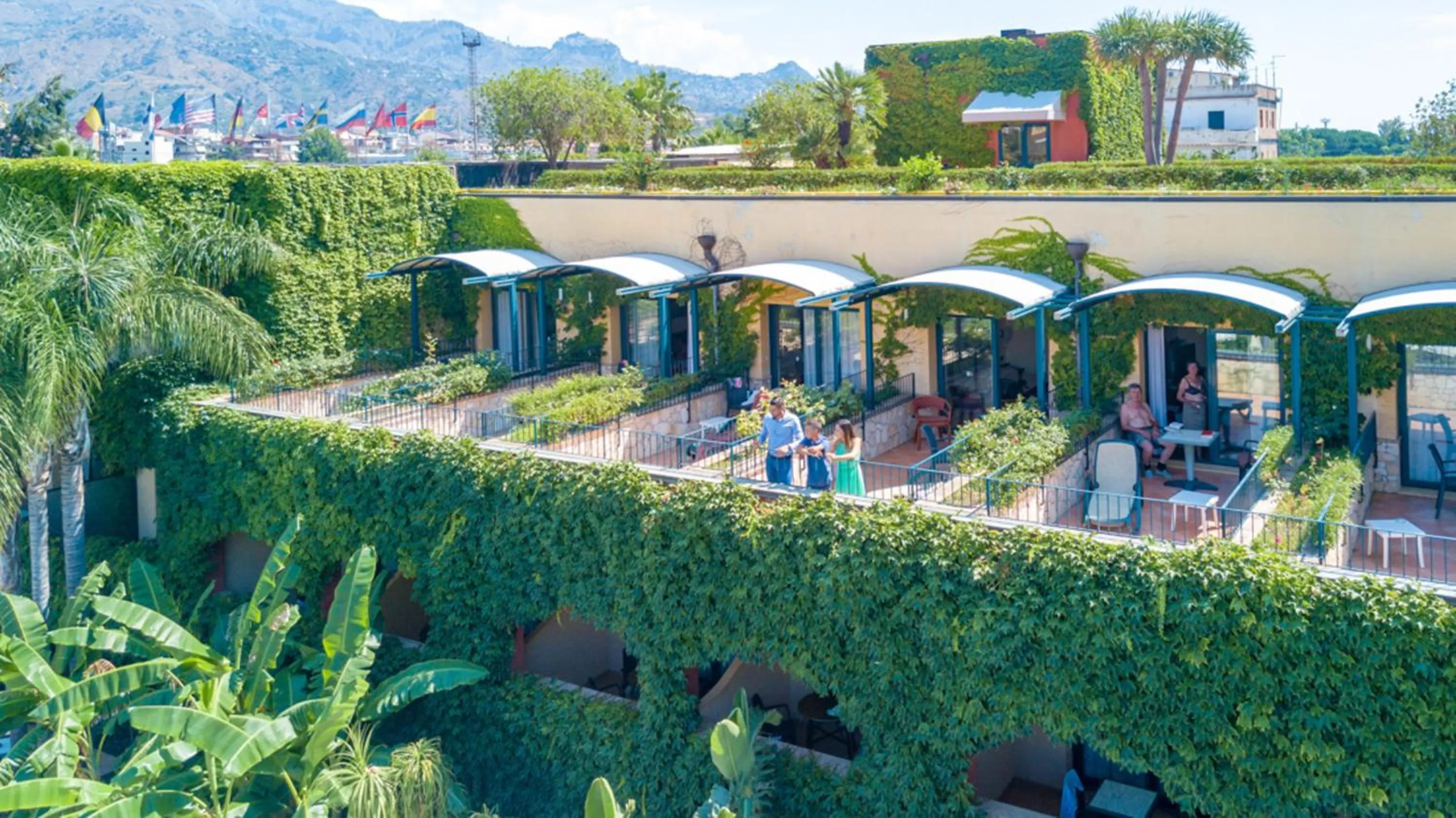 Deluxe Double or Twin Room with Balcony in Hotel Caesar Palace