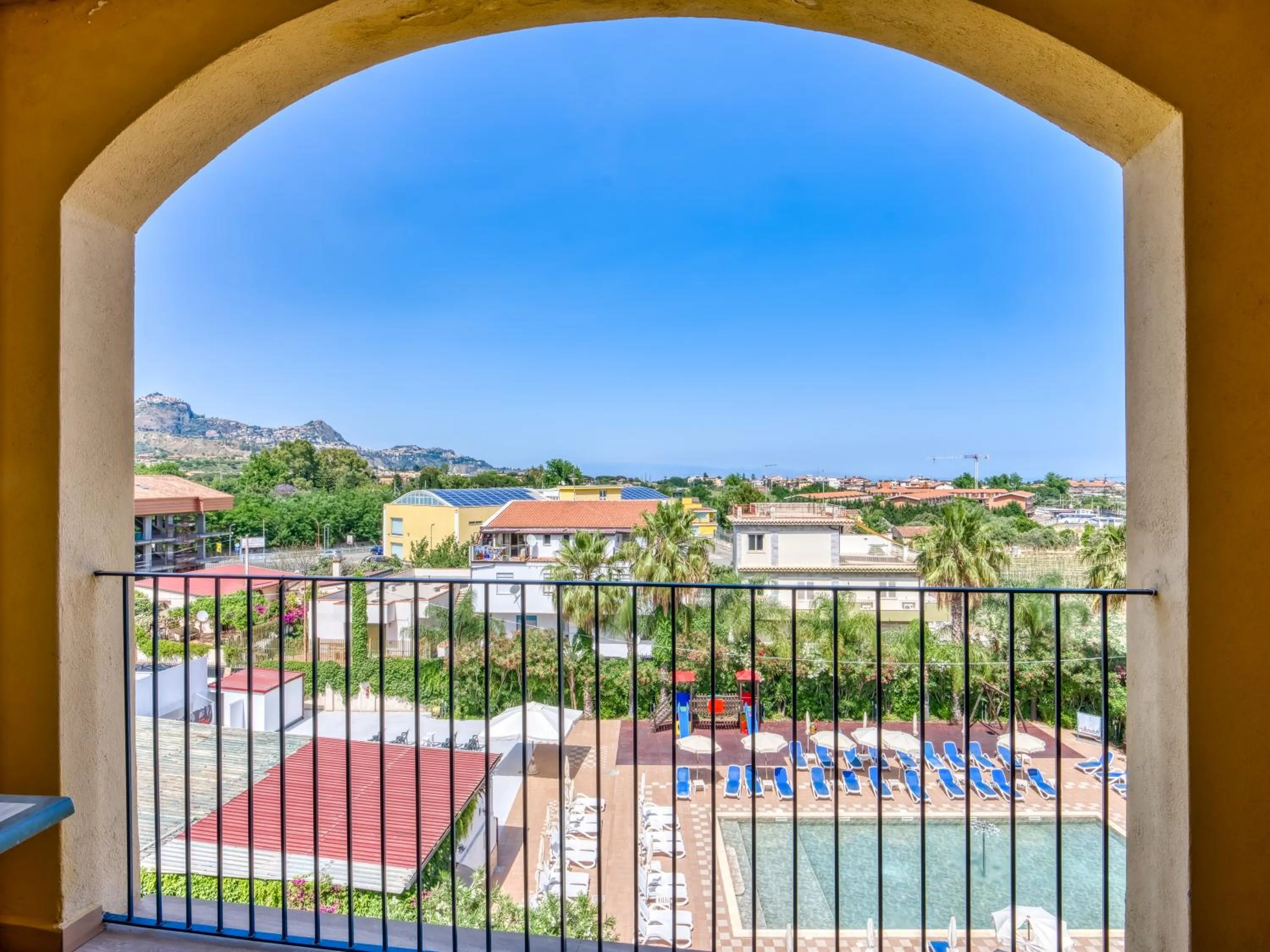 Deluxe Triple Room with Balcony in Hotel Caesar Palace