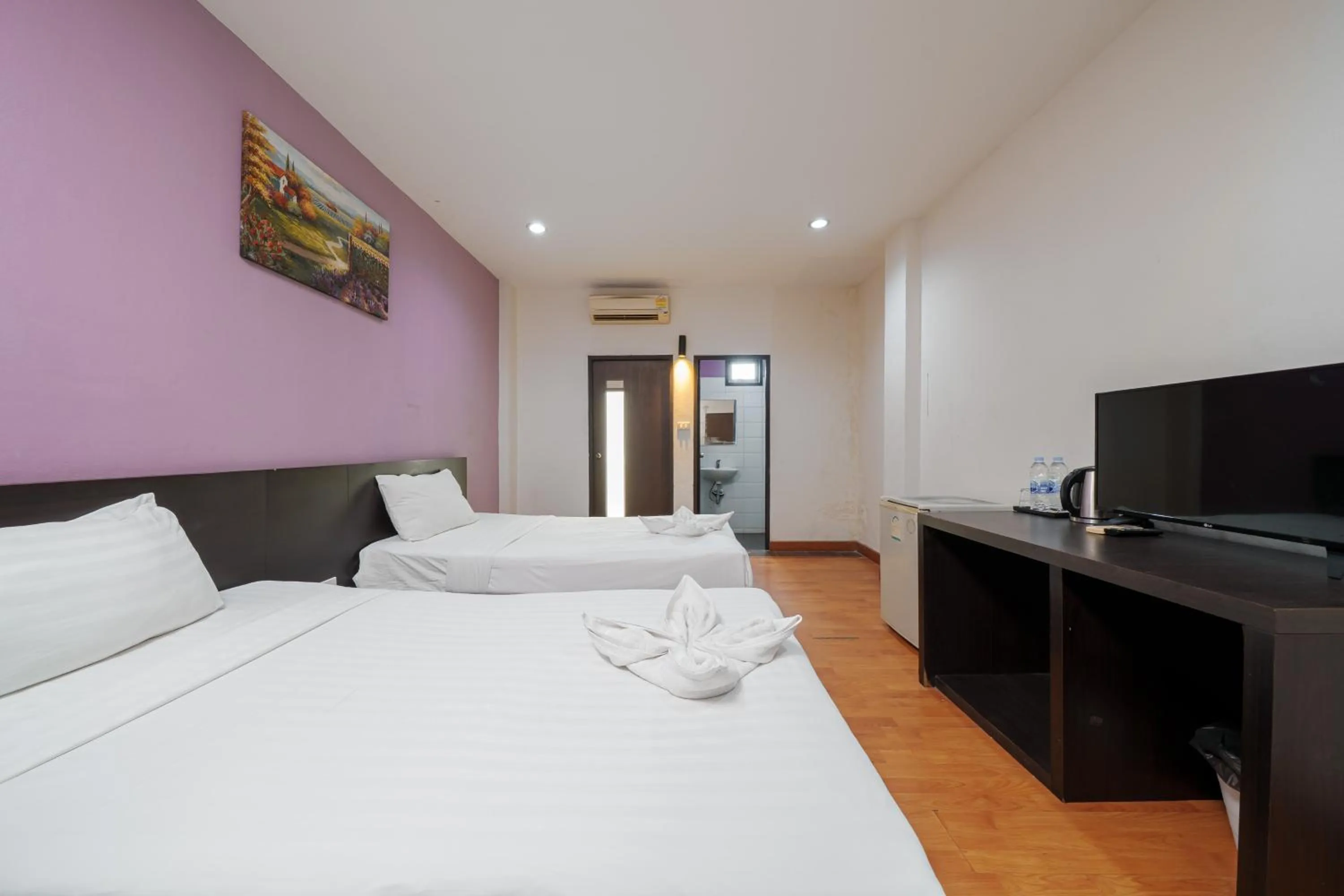 Superior Twin Room in Collection O Khaosan Park