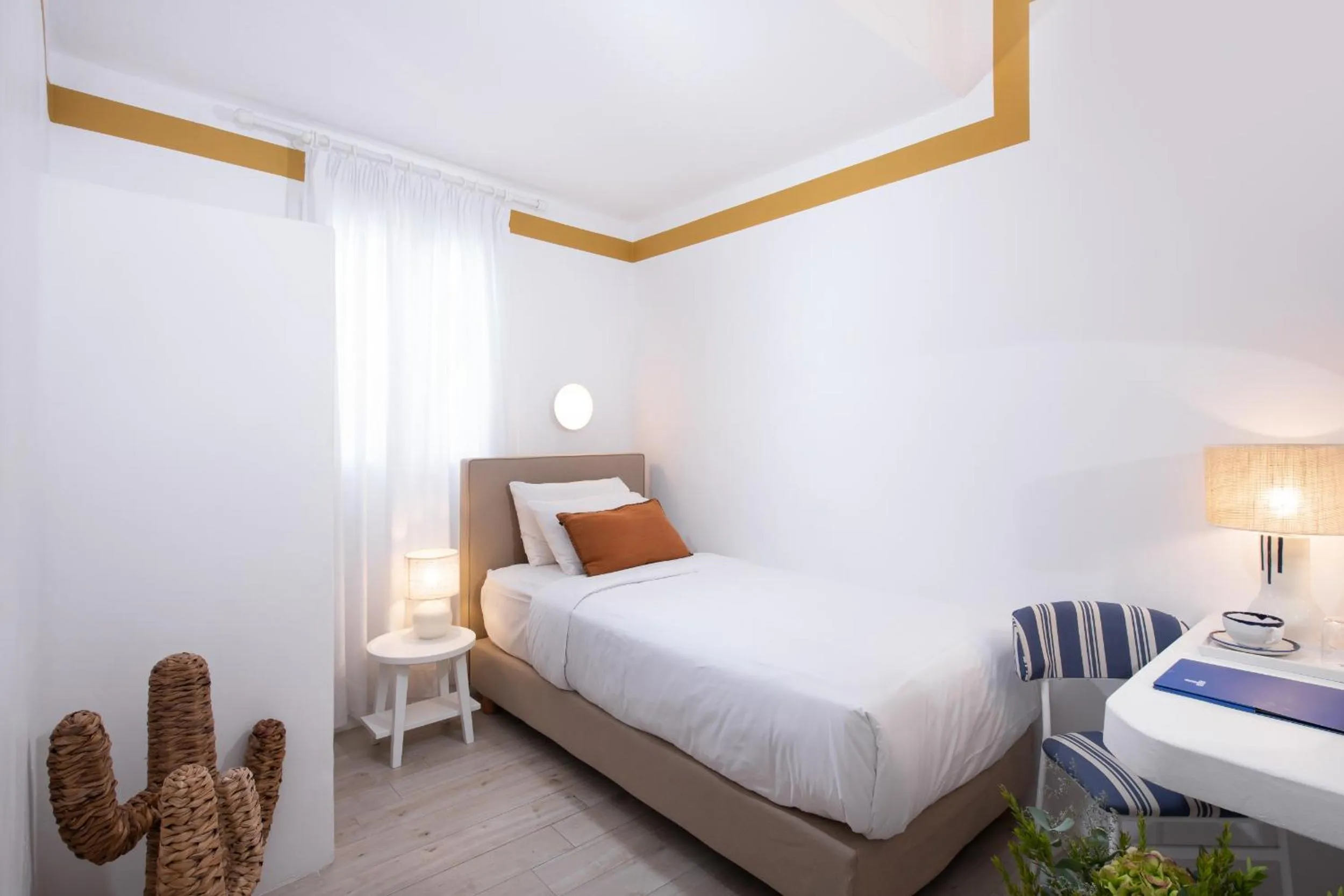 Small Single Room in Hotel Tagoo