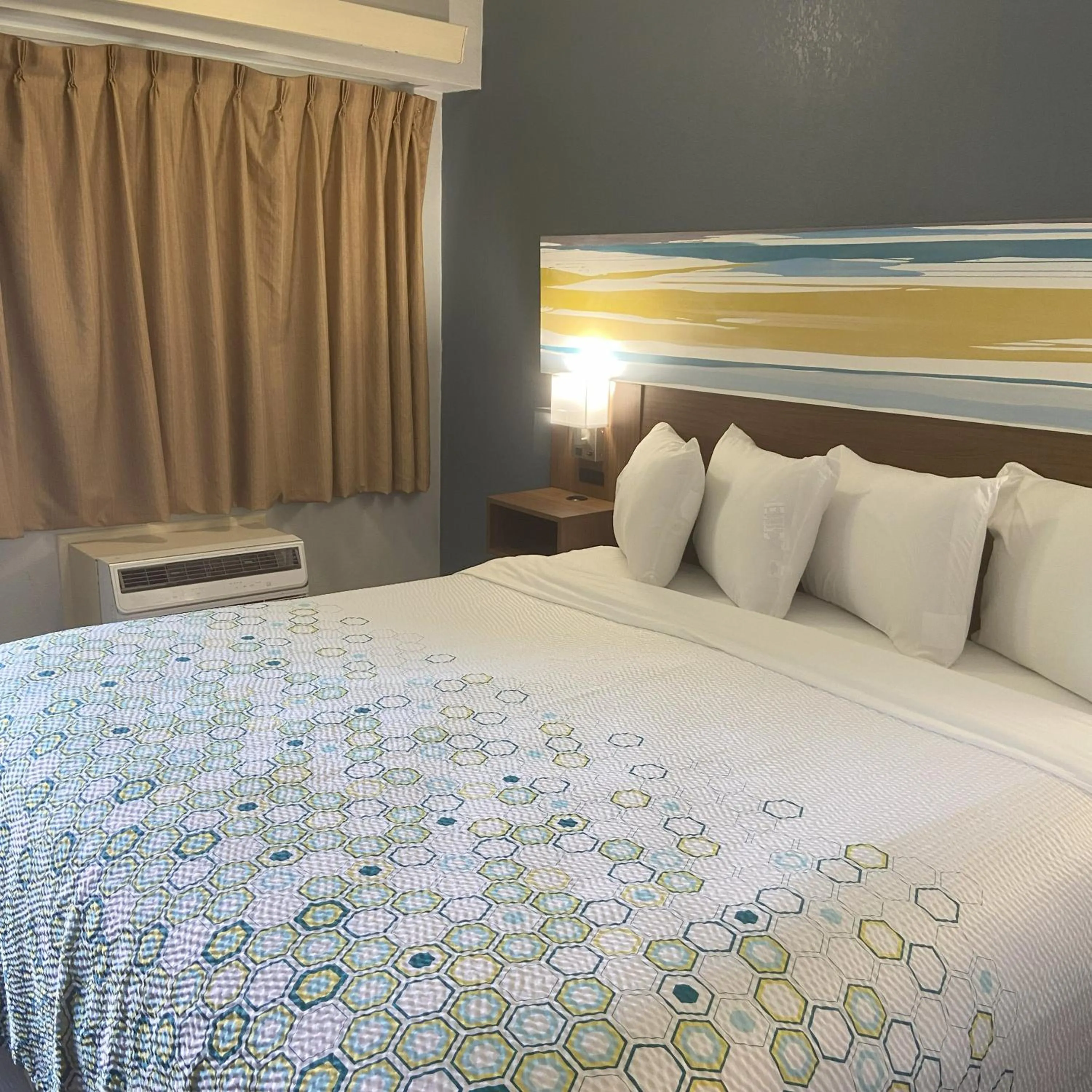 Studio King Room Non-Smoking in HomeTowne Studios by Red Roof Buffalo - Niagara Airport