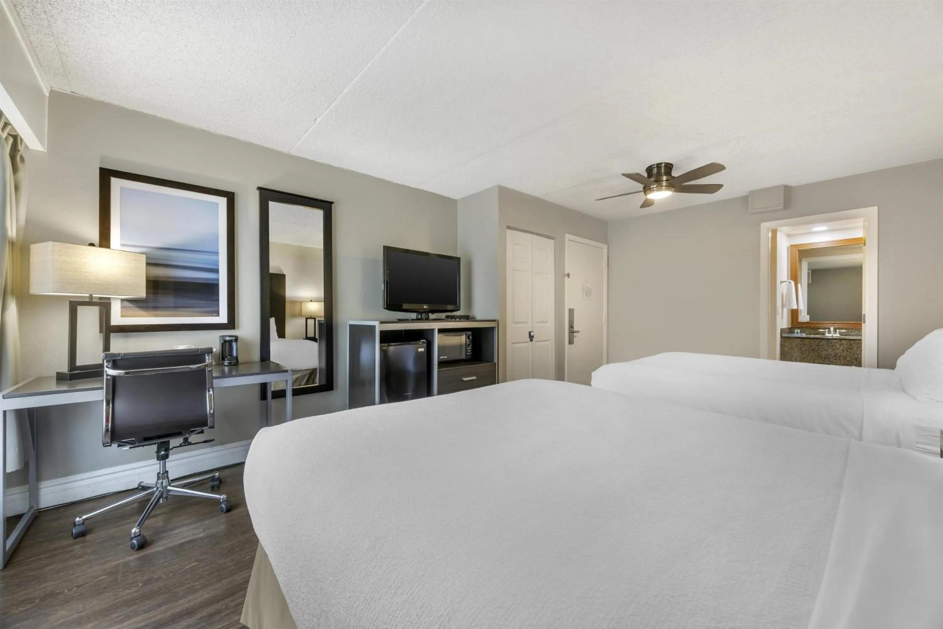 Pet Friendly, 2 Queen Beds, Balcony in Best Western Pier Point Inn