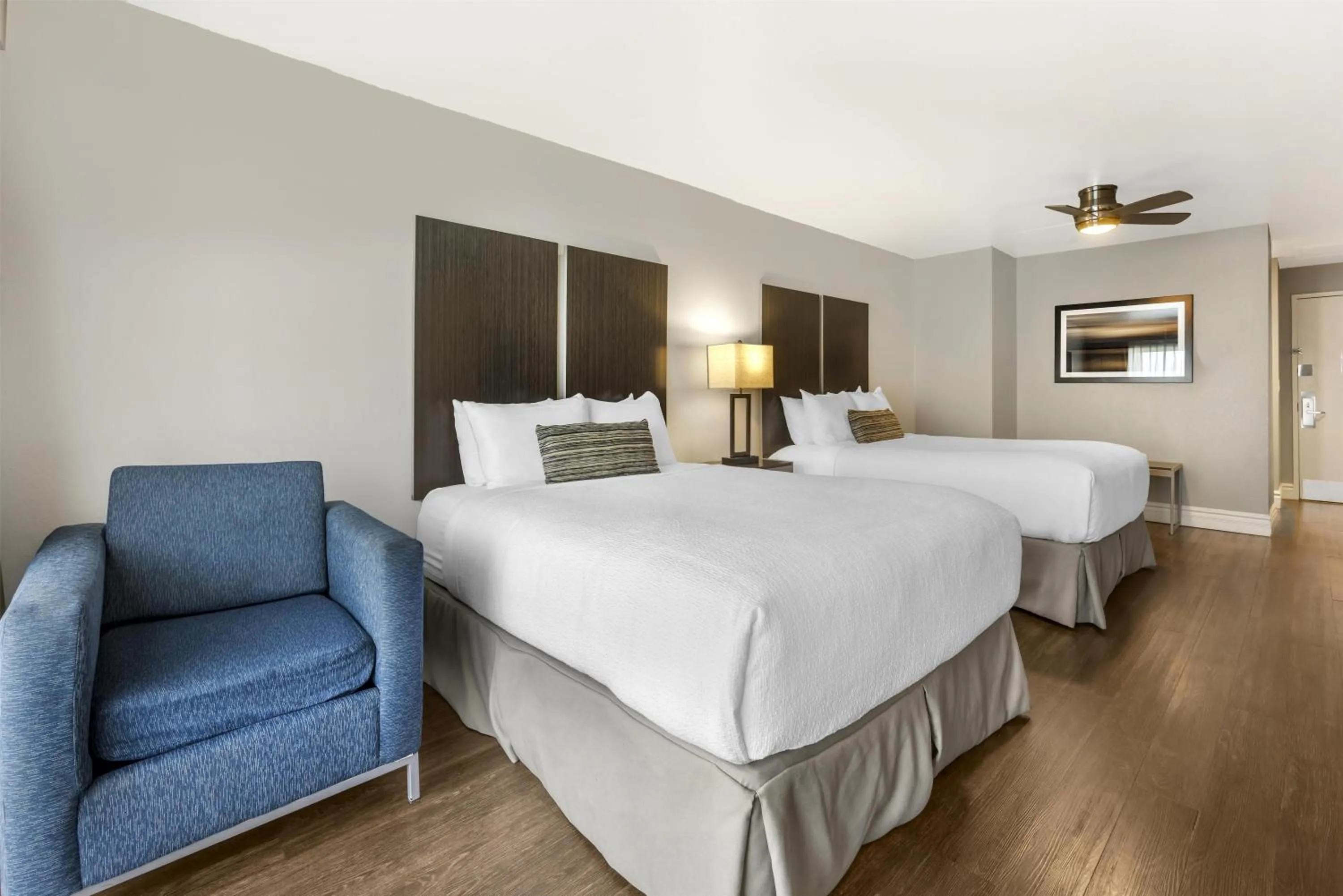 Non-Pet, 2 Queen Beds, Balcony, River View, Oversize Room in Best Western Pier Point Inn