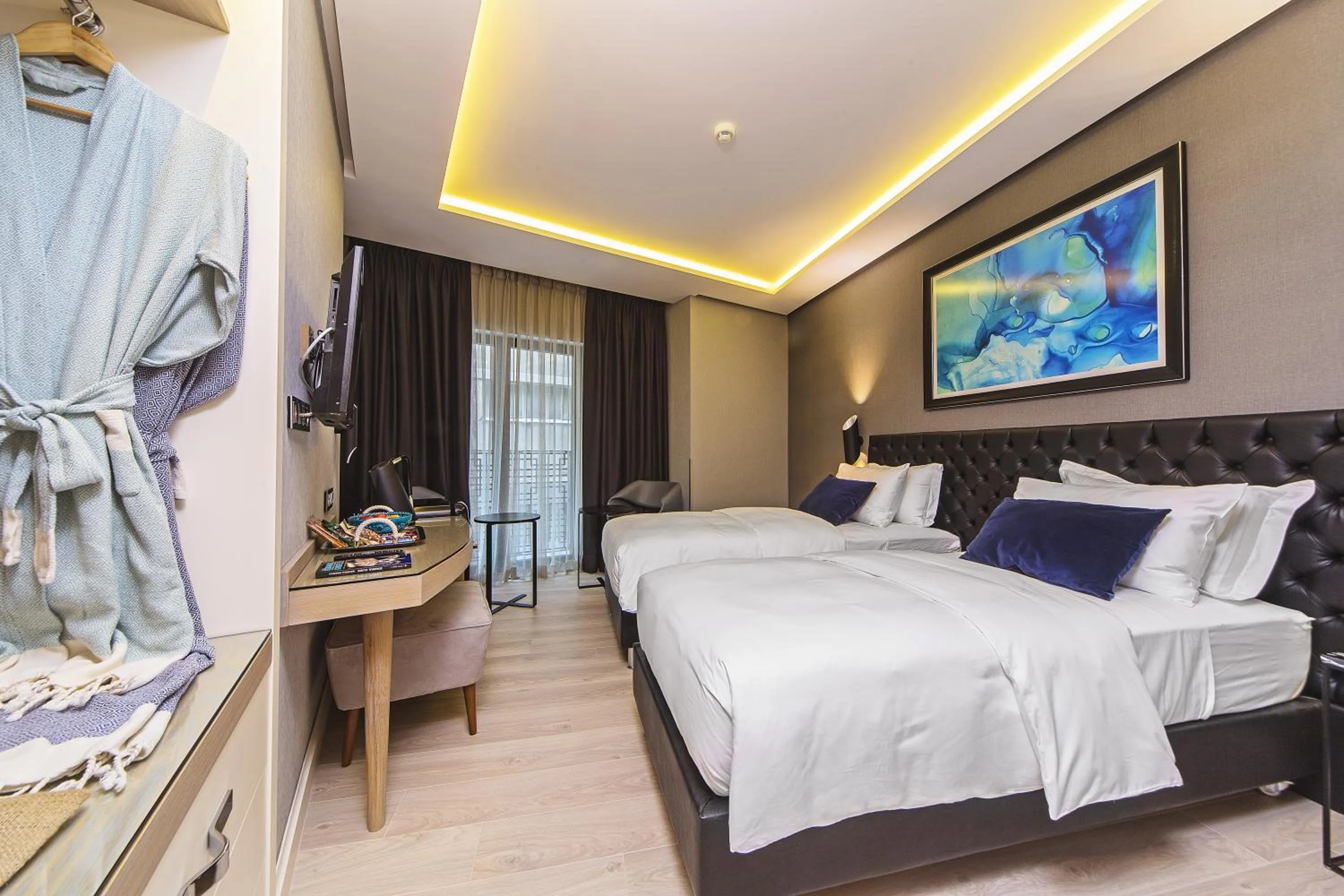 Deluxe Triple Room in Barbera Hotel