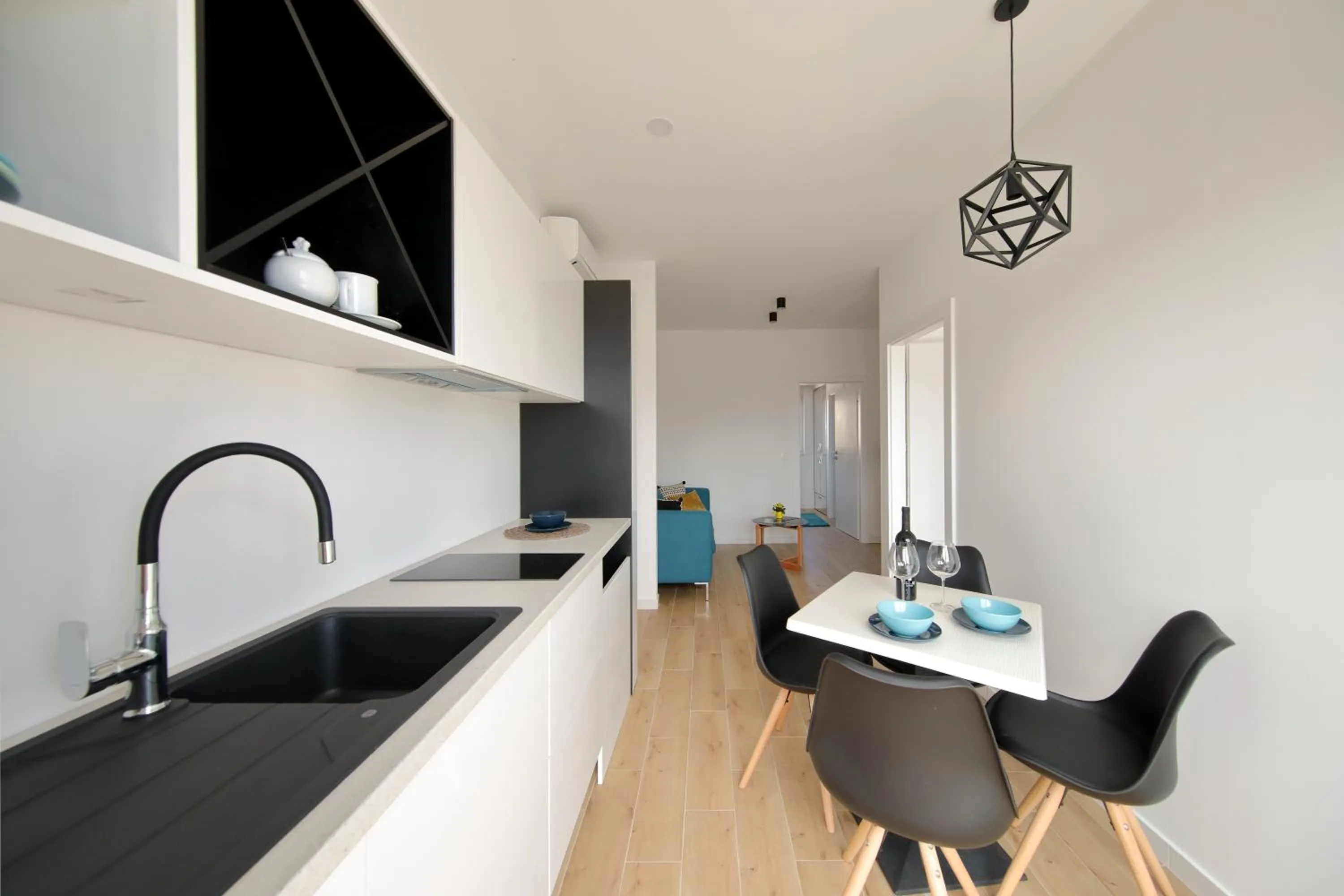 Two-Bedroom Apartment with Balcony in Vile Dalmacija