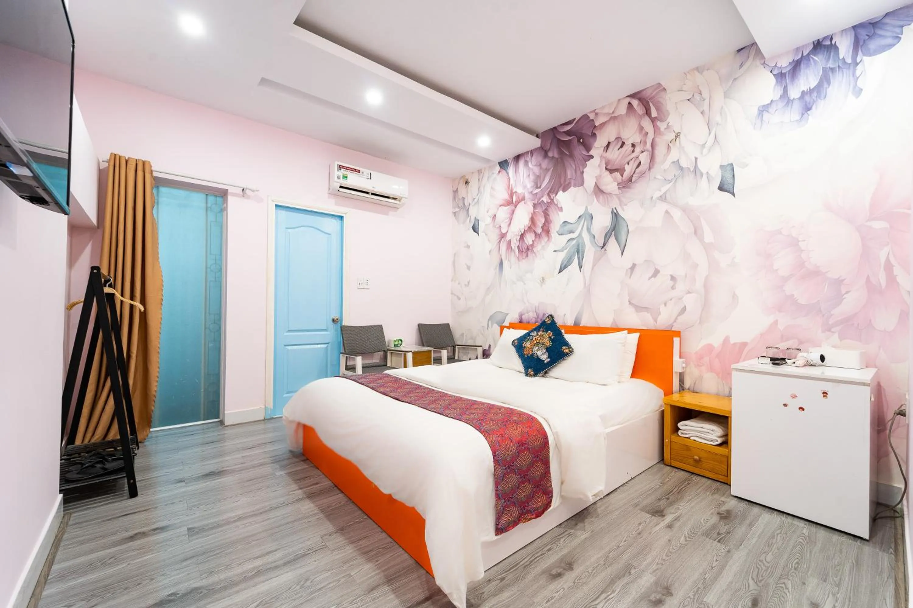 Deluxe Double Room in Collection O District Tan Binh Near Airport Formerly Joy Inn