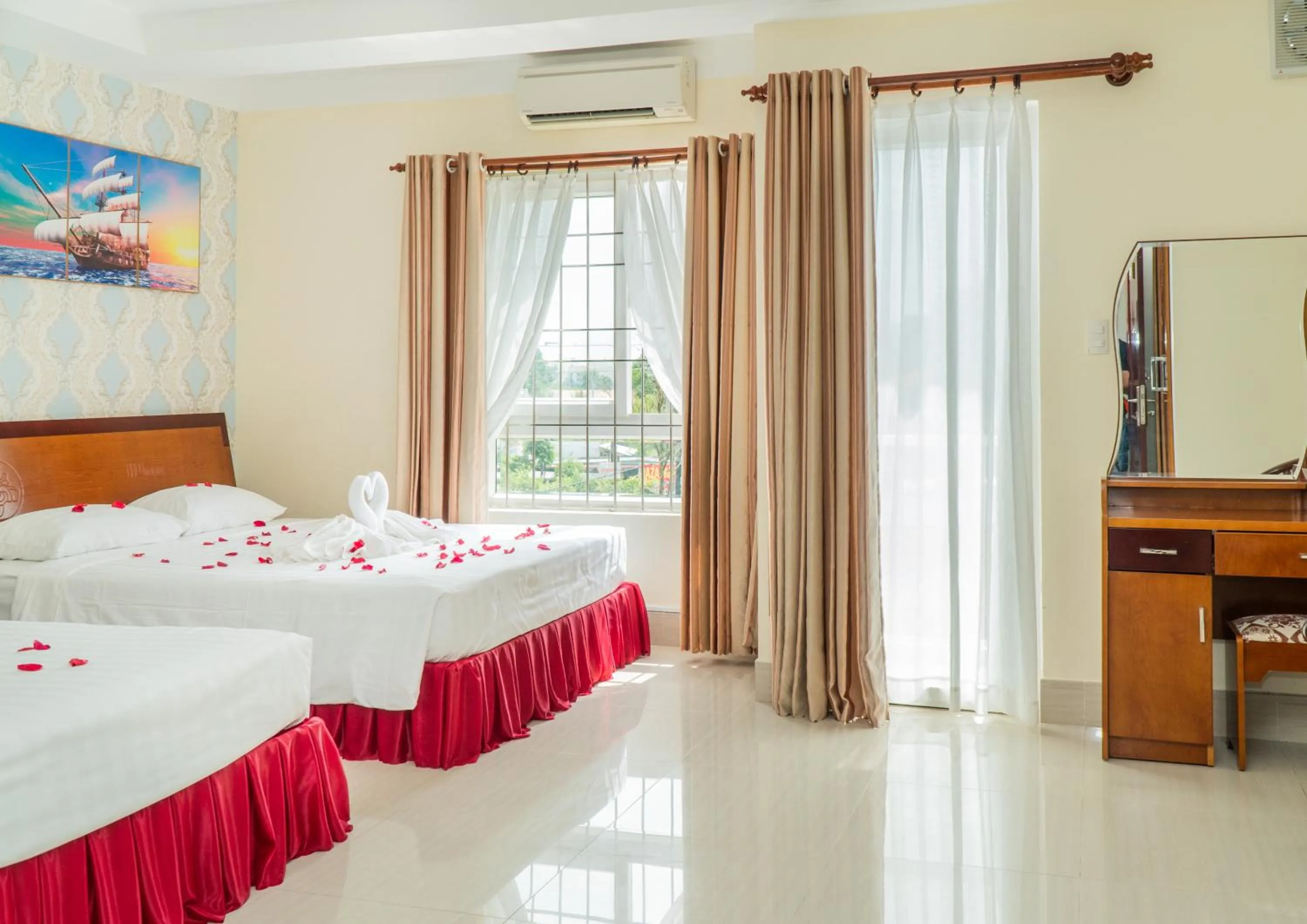 Deluxe Twin Room in Sun & Sea Hotel