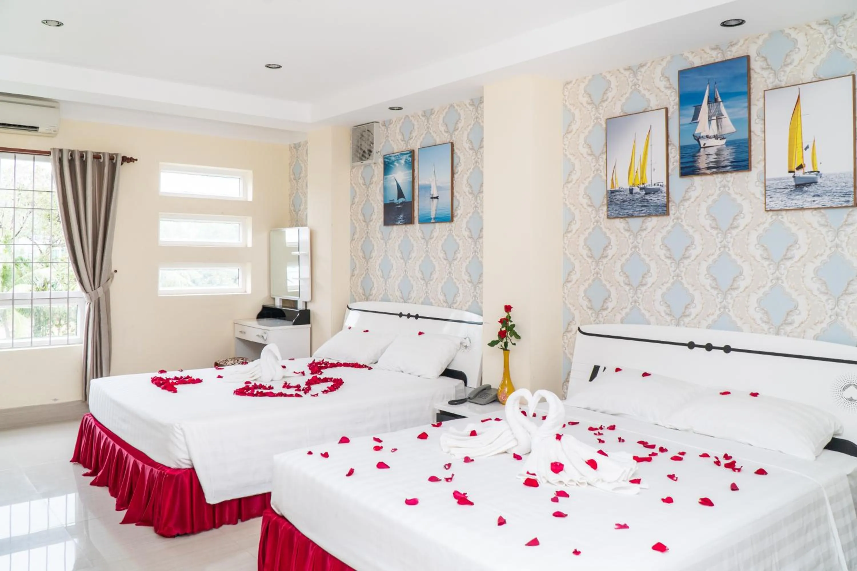 Deluxe Family Room in Sun & Sea Hotel