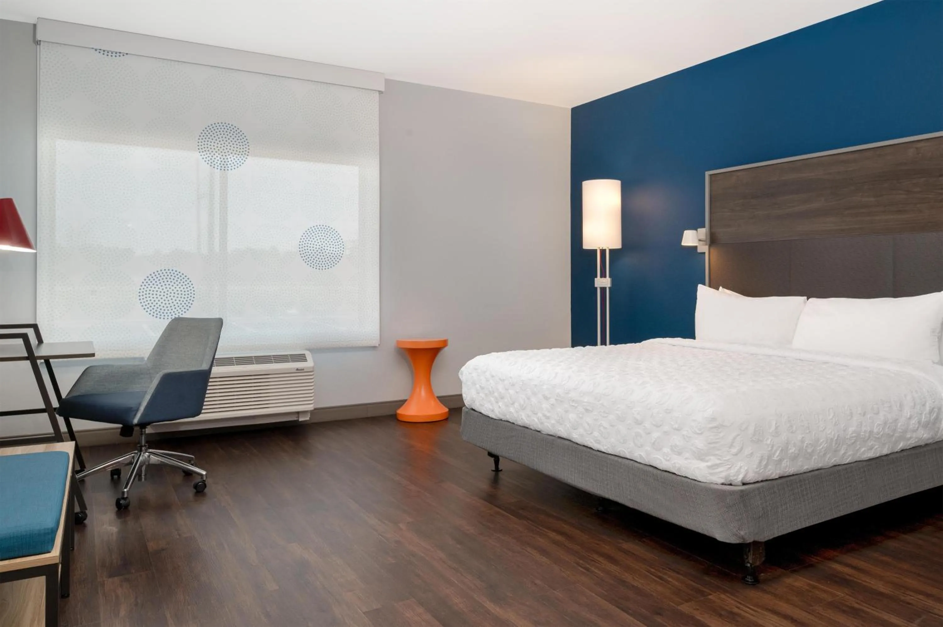 King Room with Bath Tub - Mobility Access in Tru By Hilton Brunswick