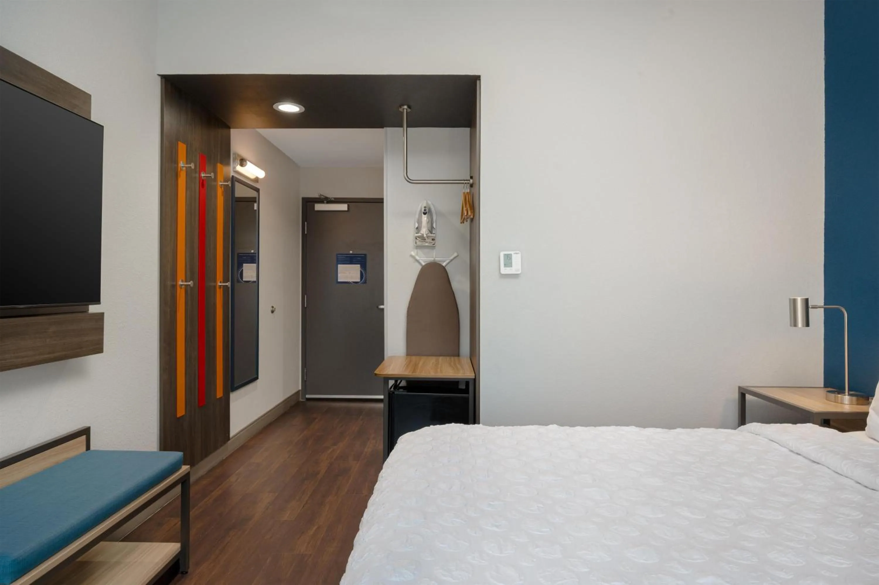 King Room with Walk-In Shower in Tru By Hilton Brunswick