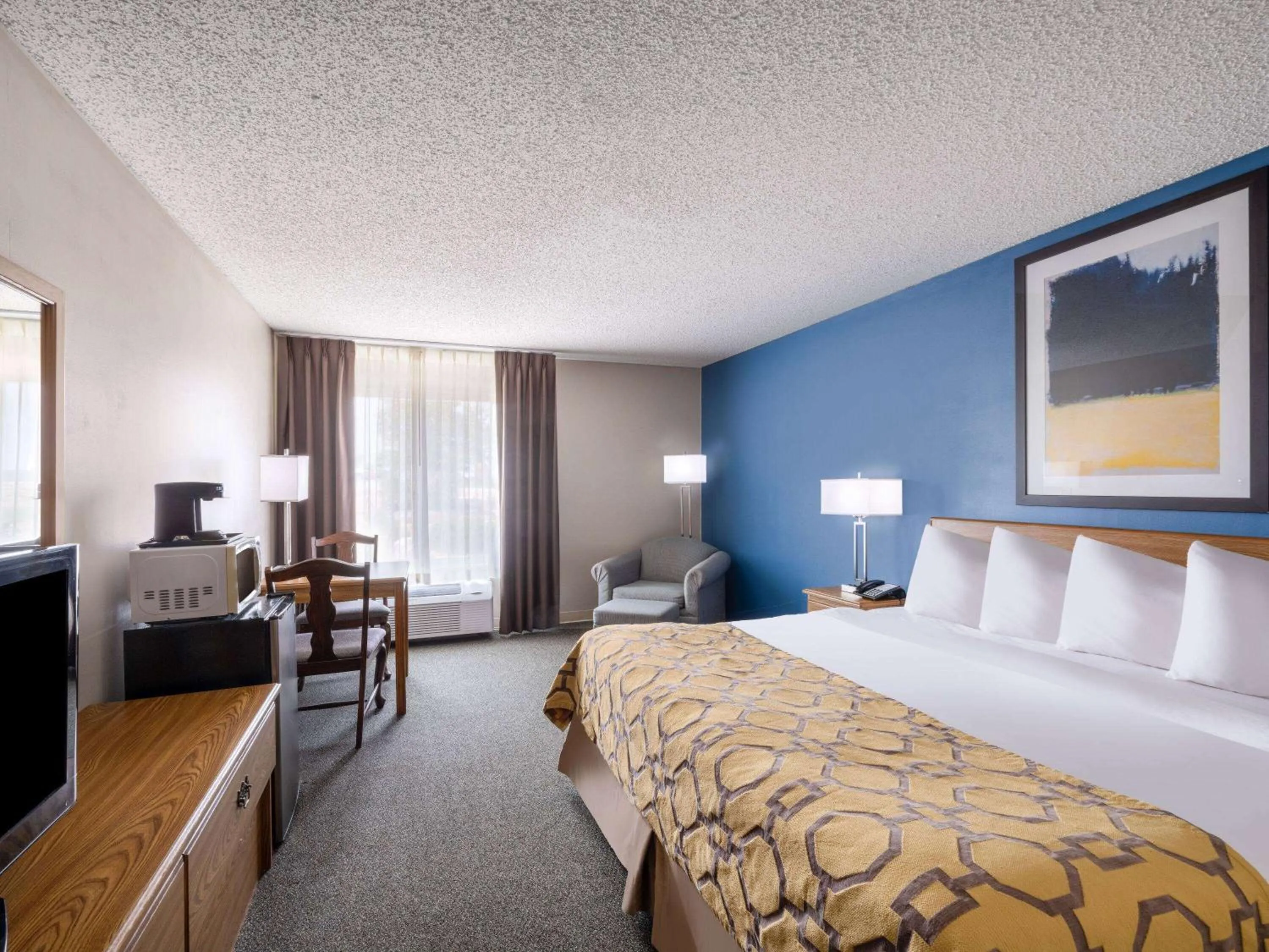 King Studio Suite - Non-Smoking in Baymont by Wyndham Limon