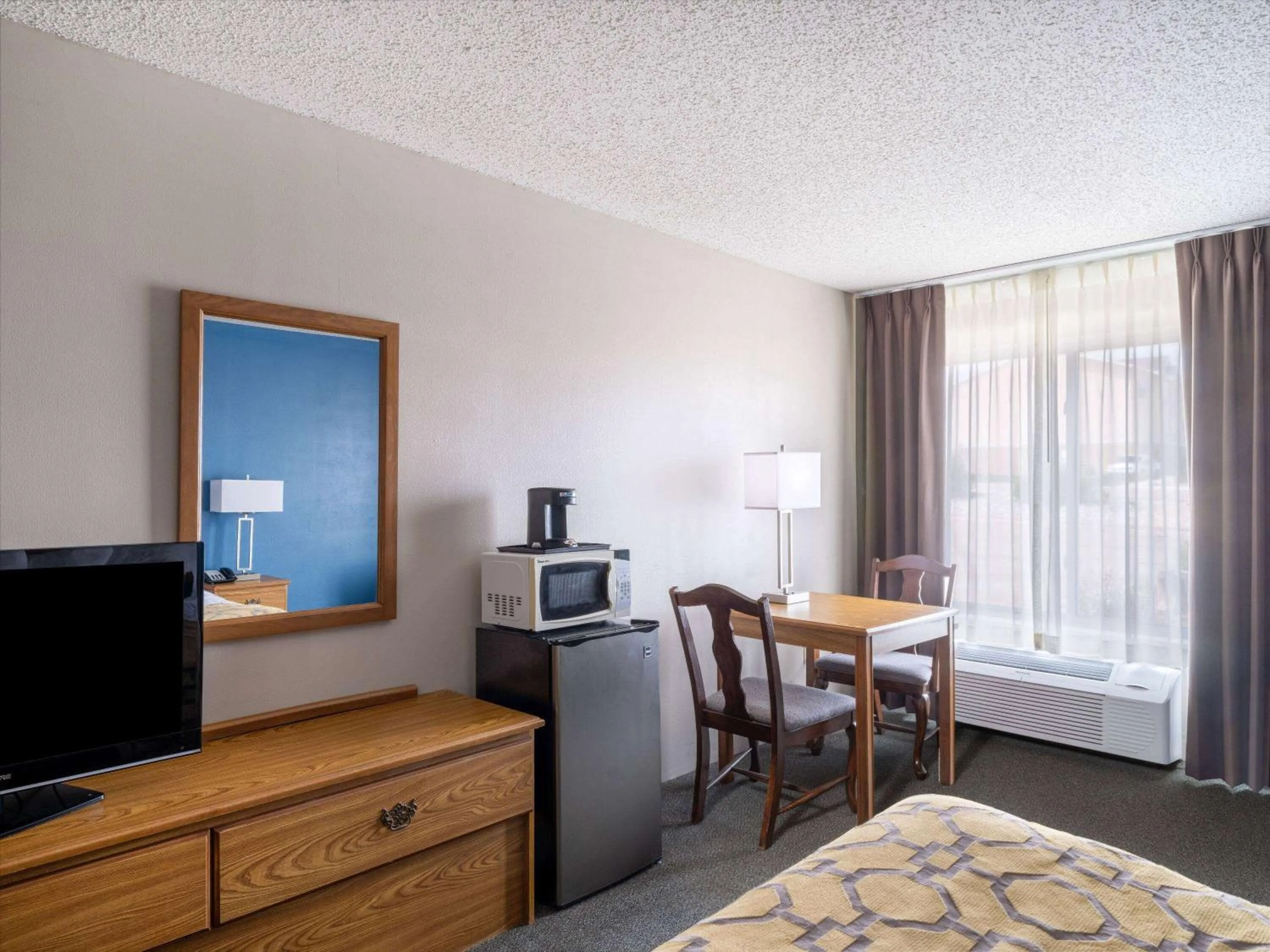 Queen Room with Two Queen Beds - Mobility Access/Non-Smoking in Baymont by Wyndham Limon