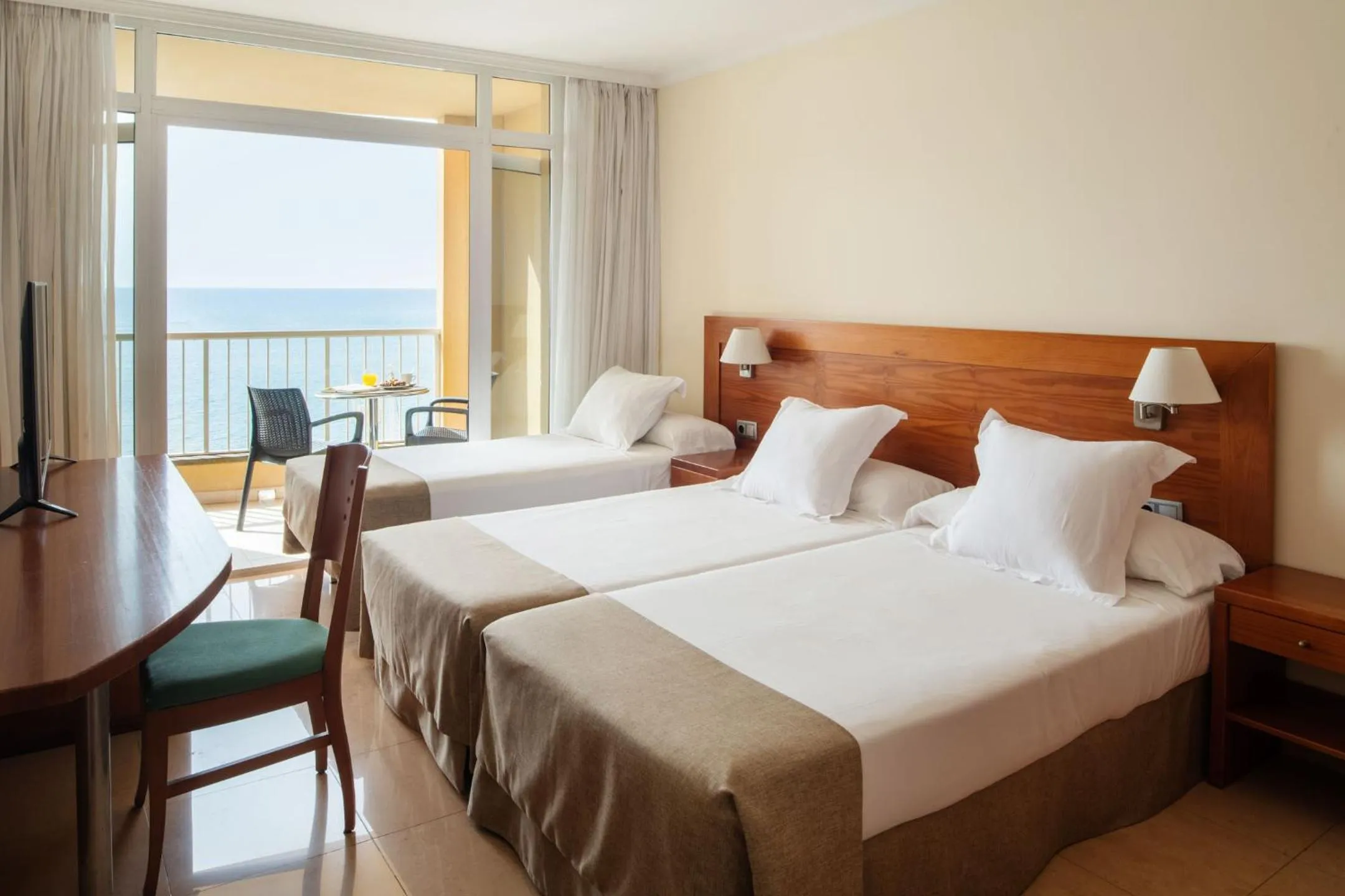 Triple Room with Sea View (2 Adults + 1 Child) in Checkin Diamar