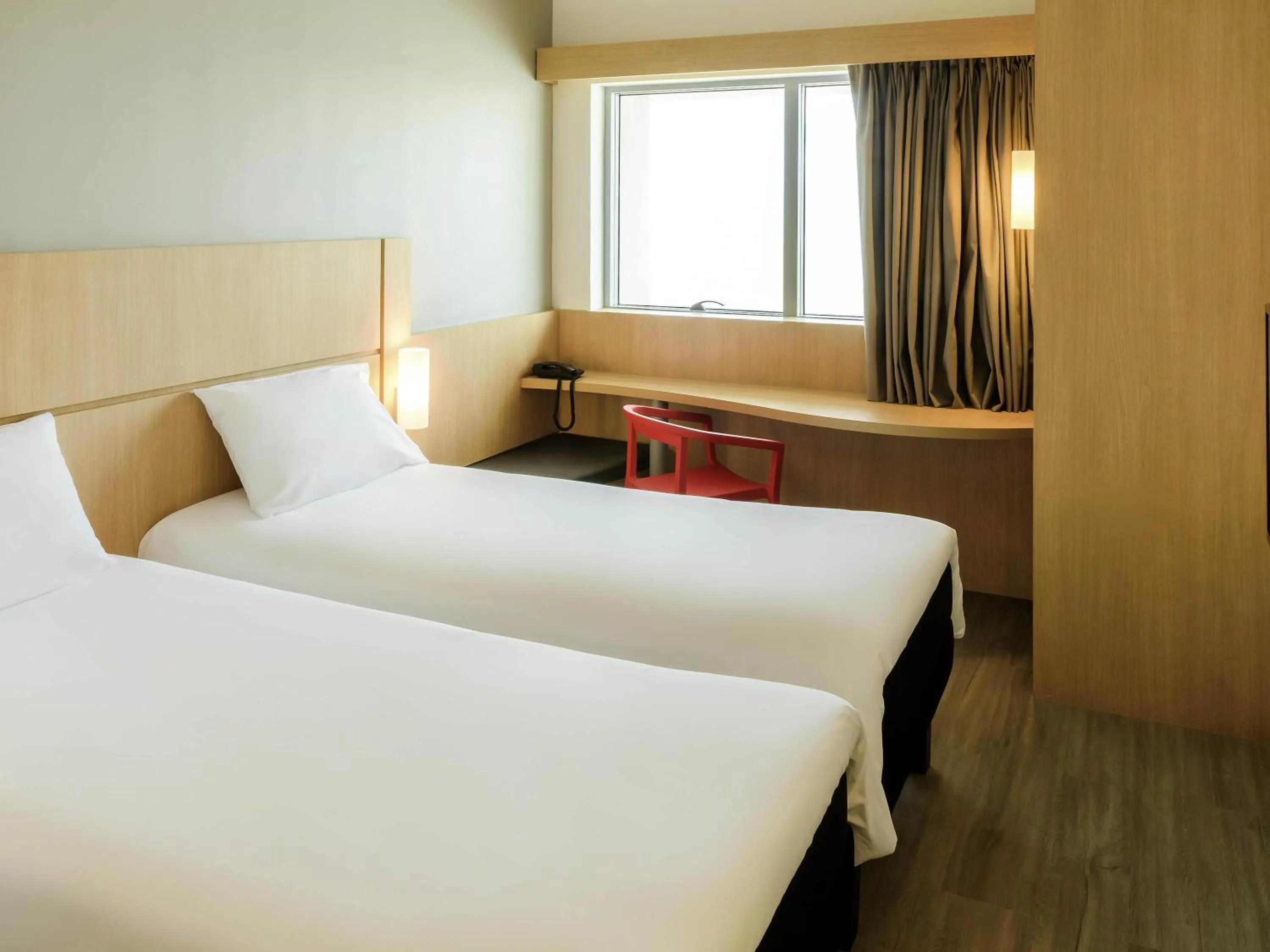 Standard Twin Room in ibis Cartagena Marbella