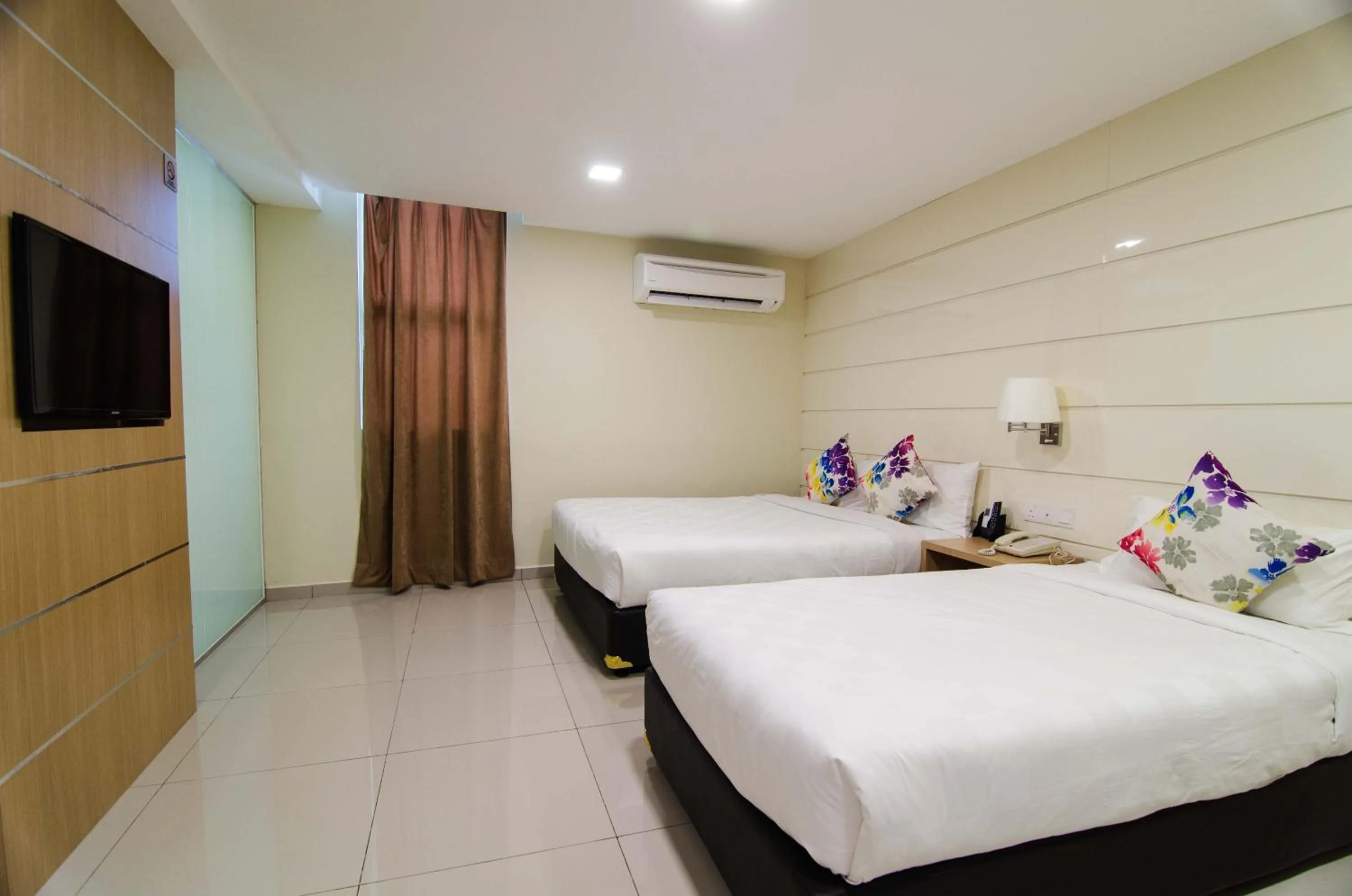 Standard Family Room in Mornington Hotel Sitiawan