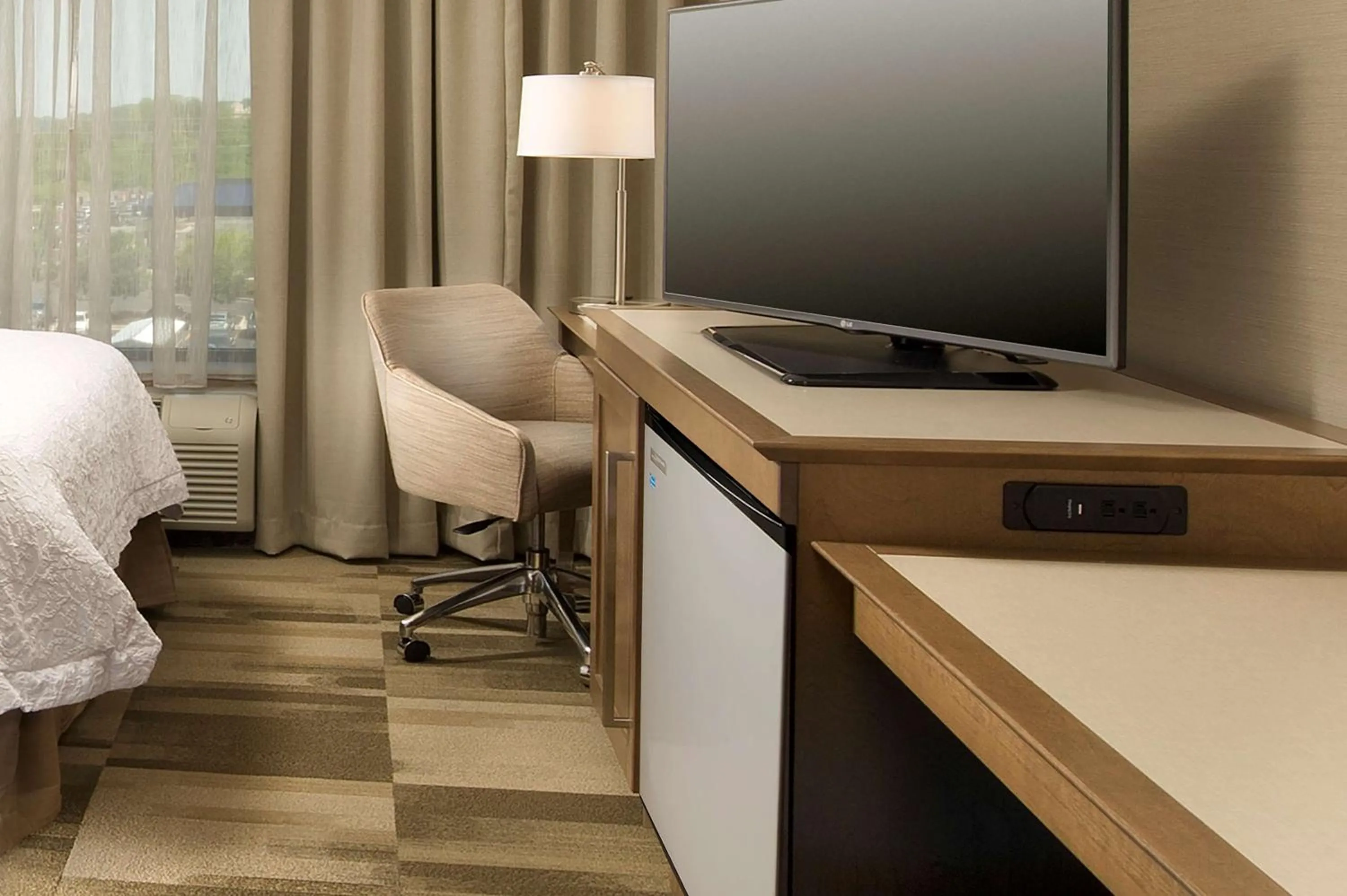 Queen Room - Hearing Access Non Smoking in Hampton Inn & Suites Baltimore North/Timonium, MD