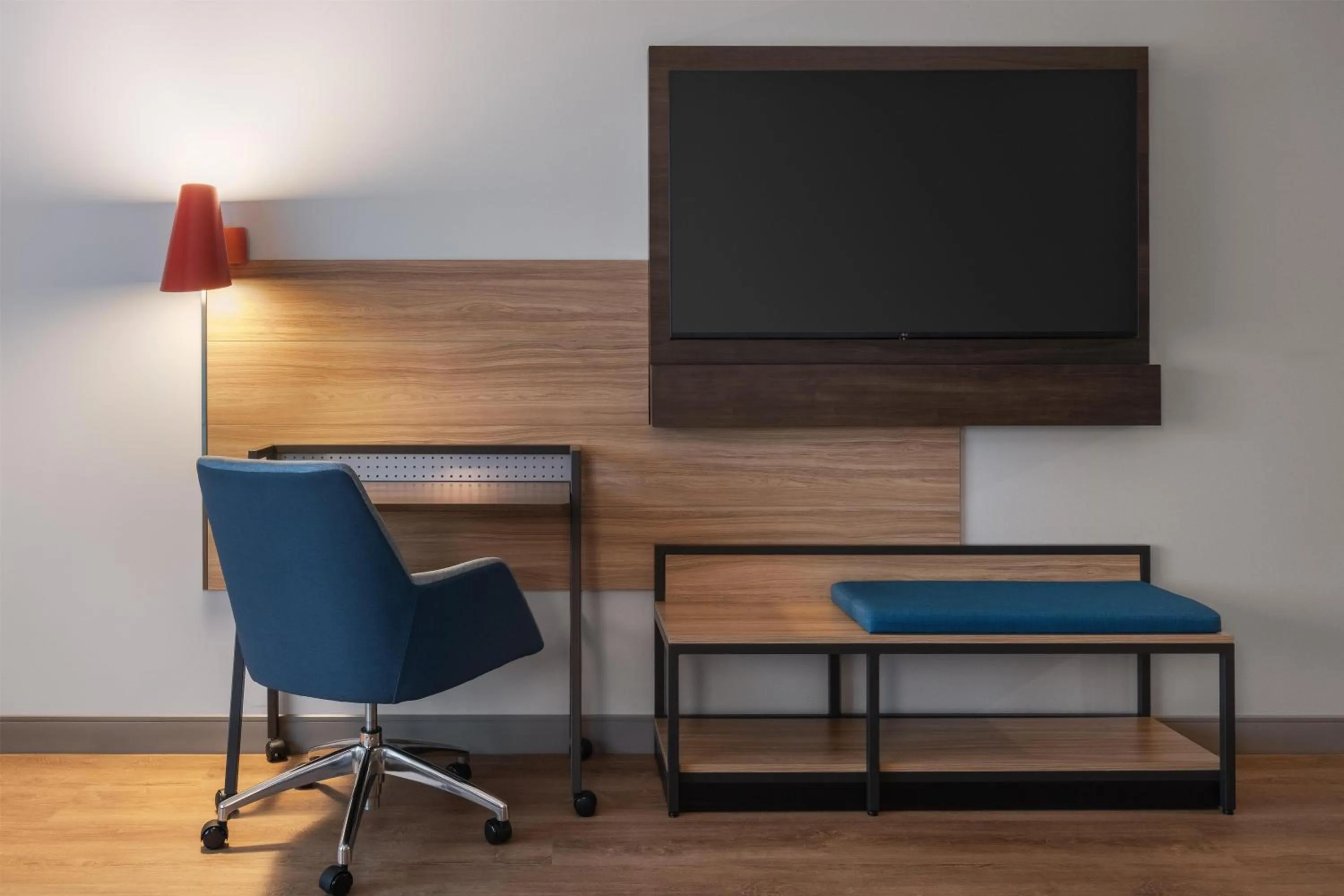 King Room with Bath Tub - Mobility Access in Tru By Hilton Flagstaff