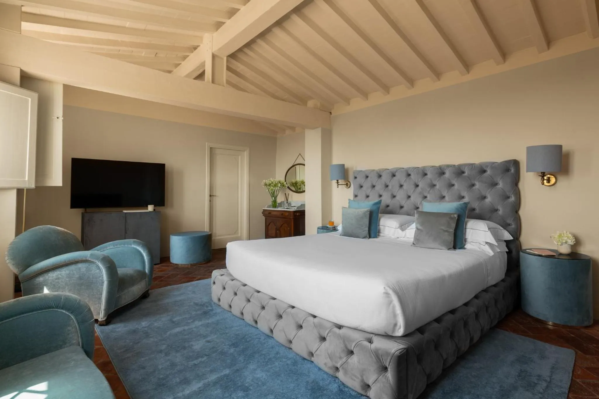 Suite with City View in Loggiato Dei Serviti