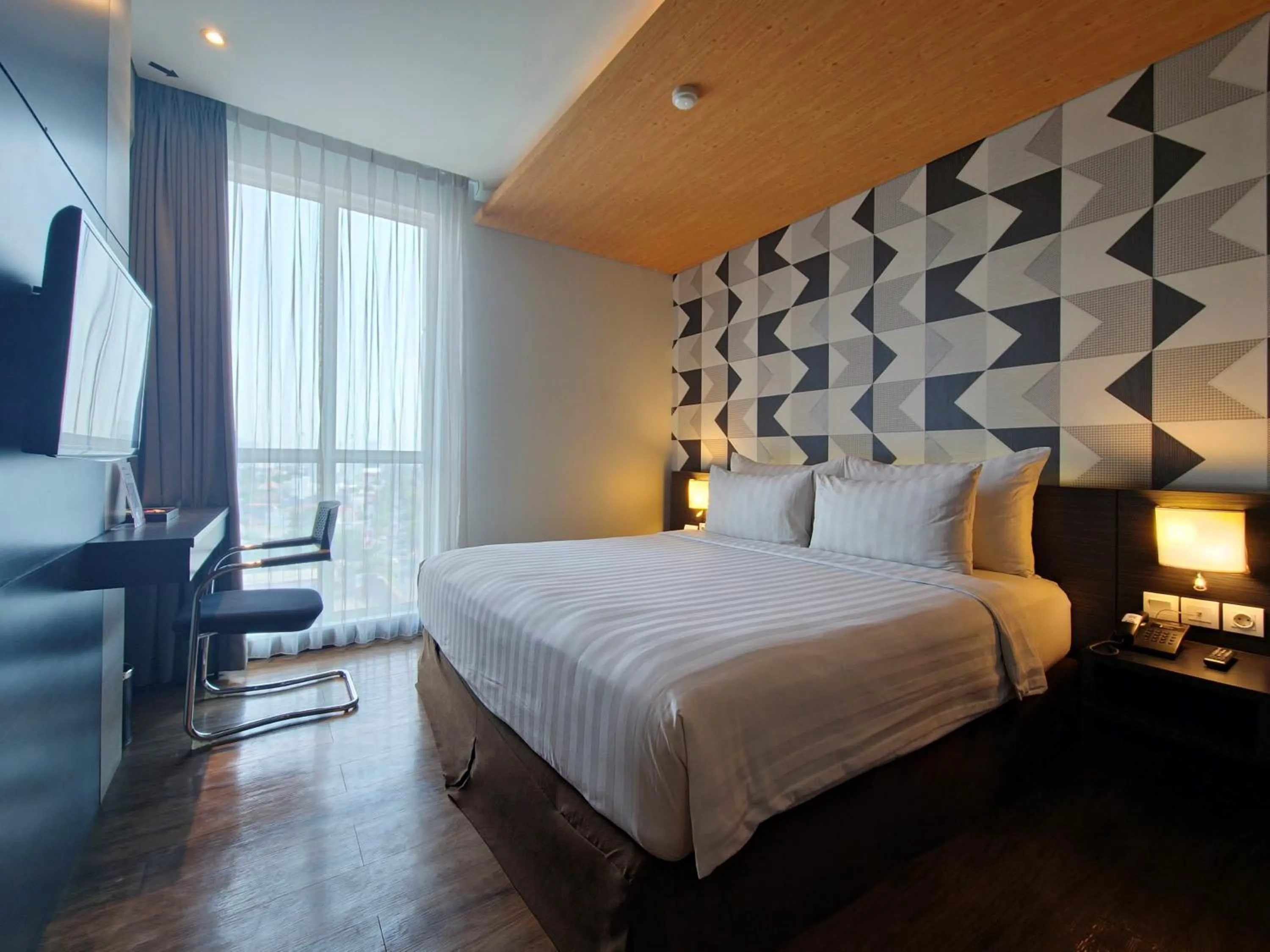 Deluxe Double or Twin Room in Luminor Hotel Jemursari By WH with The Best Breakfast in Town and Located Near Surabaya Industrial Estate Rungkut SIER