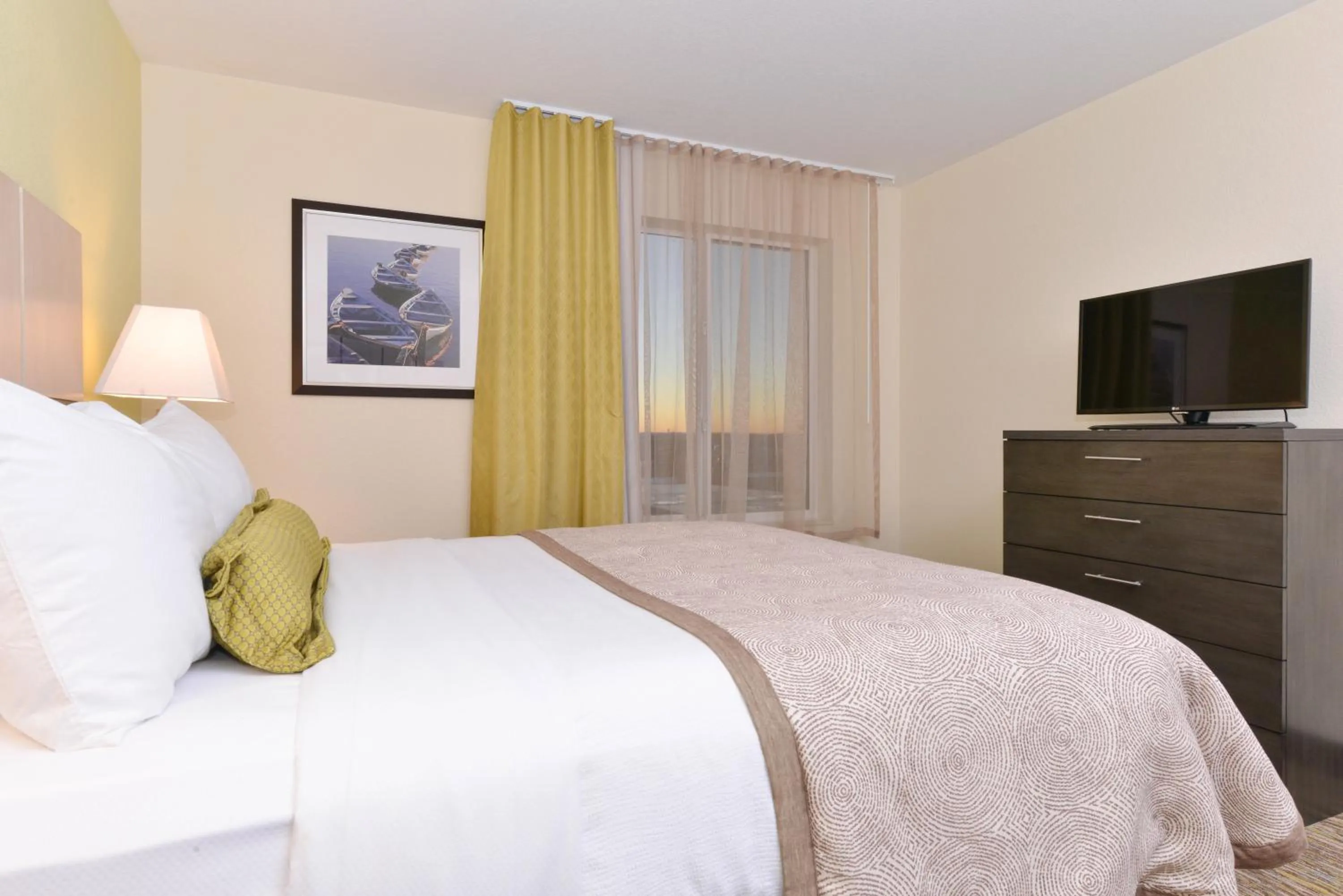 One-Bedroom Queen Suite in Candlewood Suites Casper by IHG