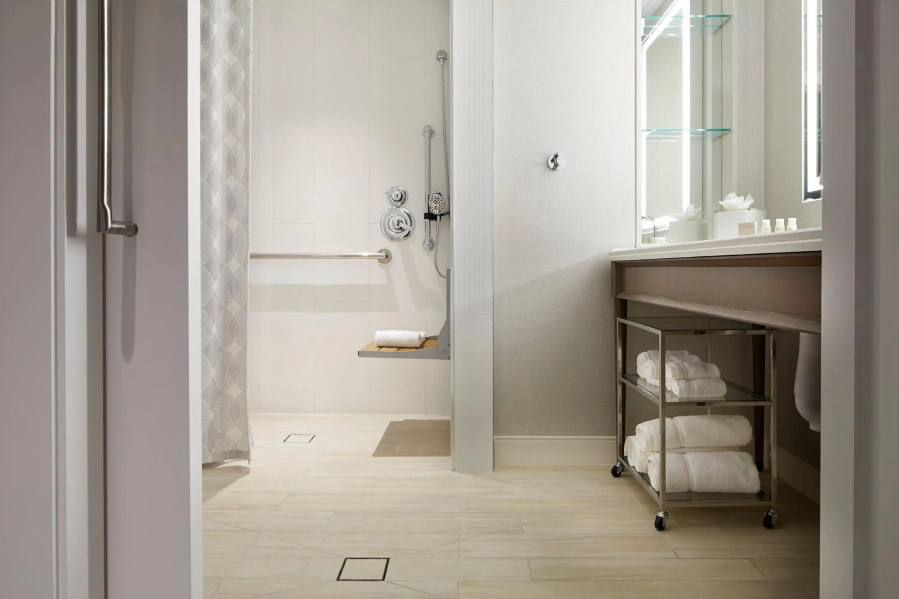 Standard King Room with Roll-In Shower - Communications Access in Hotel Indigo Atlanta Downtown by IHG