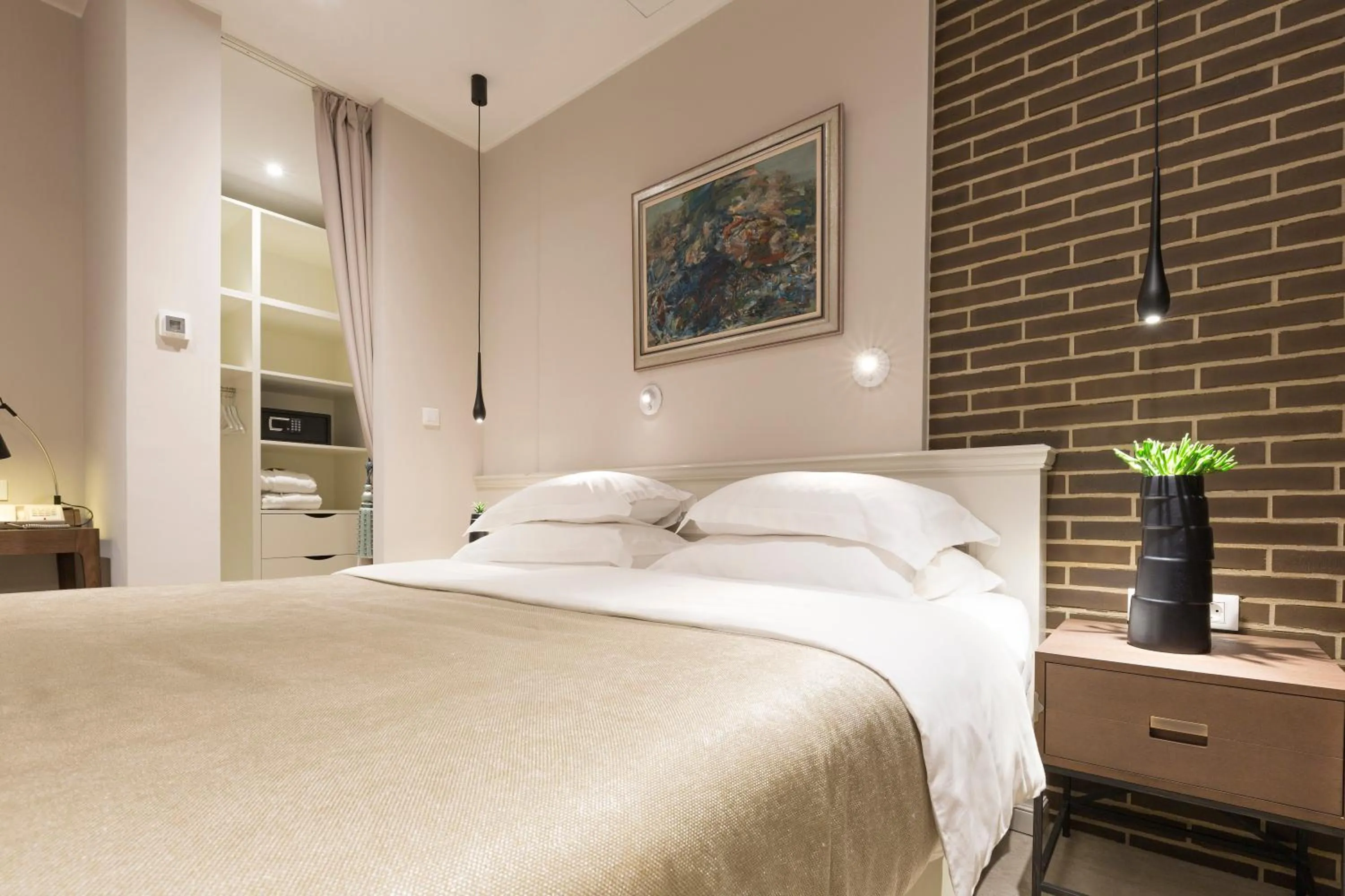 Special Offer - Executive Suite with Terrace and Free One Way Airport Transfer in Envoy Hotel